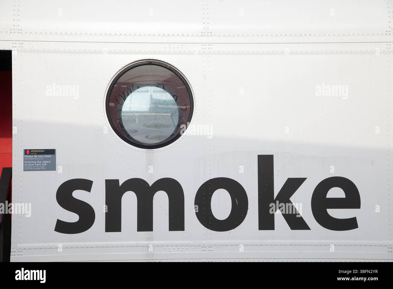 Zone fumeurs en face de l'aéroport de Schipol à Amsterdam 2014 Banque D'Images Zone fumeurs en face de l'aéroport de Schipol à Amsterdam 2014 Banque D'Images