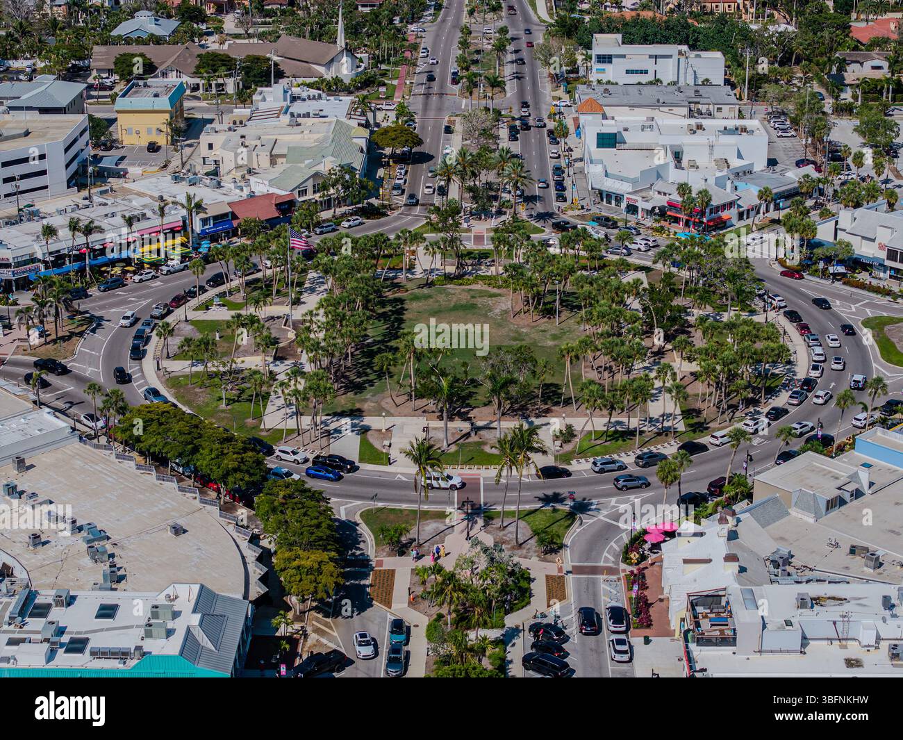 Belle vue aérienne sur Sarasota, la magnifique plage de sable blanc et son emblématique cercle des armands Banque D'Images Belle vue aérienne sur Sarasota, la magnifique plage de sable blanc et son emblématique cercle des armands Banque D'Images
