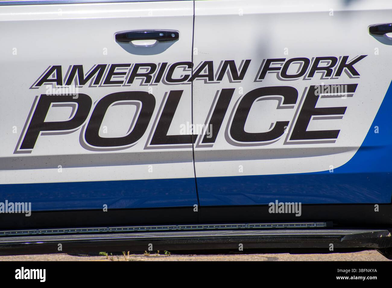 American Fork, Utah – 2 juin 2025. Les véhicules de police sont garés à l'extérieur du quartier général du département de police américain de Fork. Banque D'Images