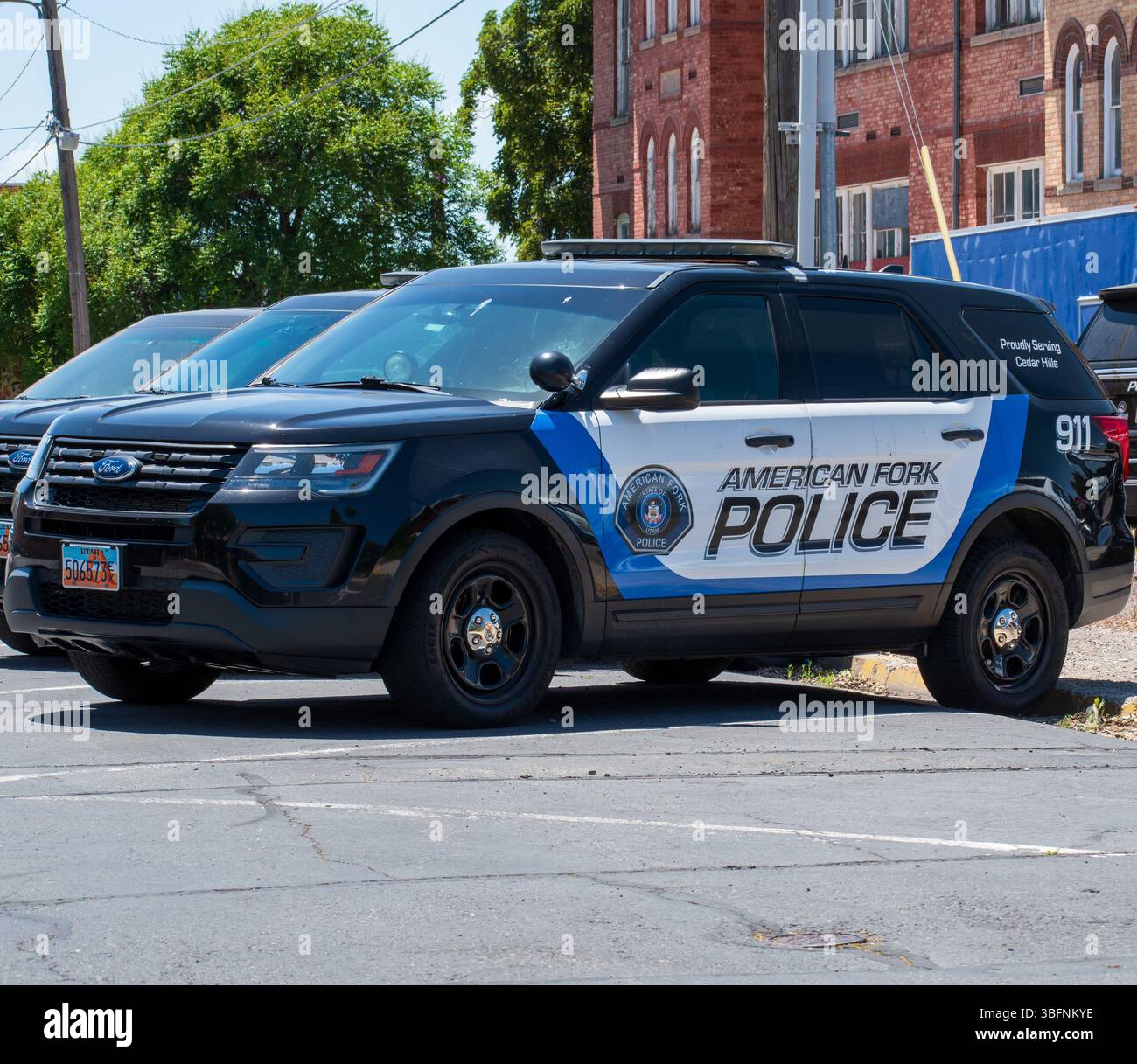 American Fork, Utah – 2 juin 2025. Les véhicules de police sont garés à l'extérieur du quartier général du département de police américain de Fork. Banque D'Images