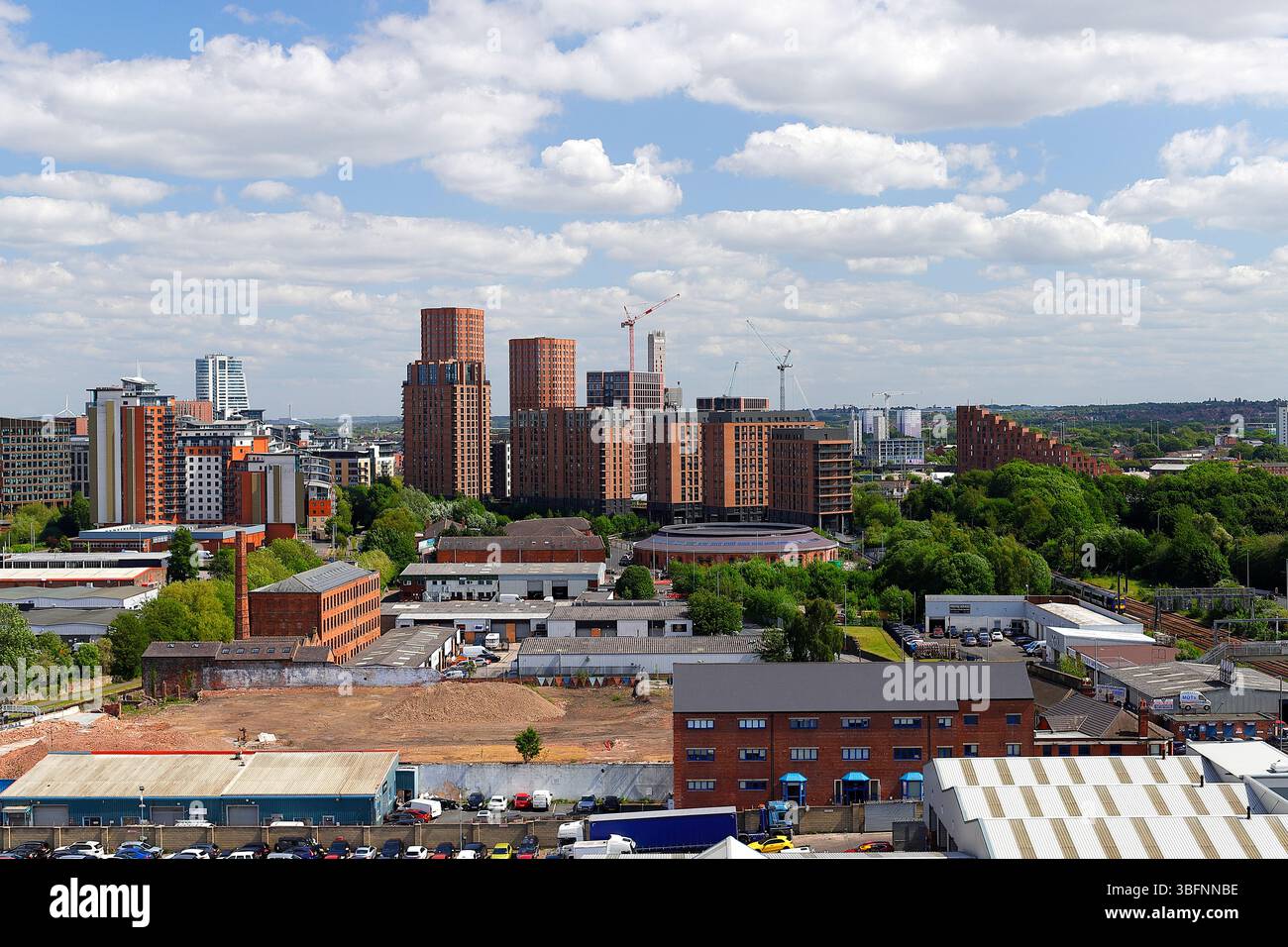 En regardant vers la région de South Bank de Leeds à Holbeck, West Yorkshire, Royaume-Uni Banque D'Images