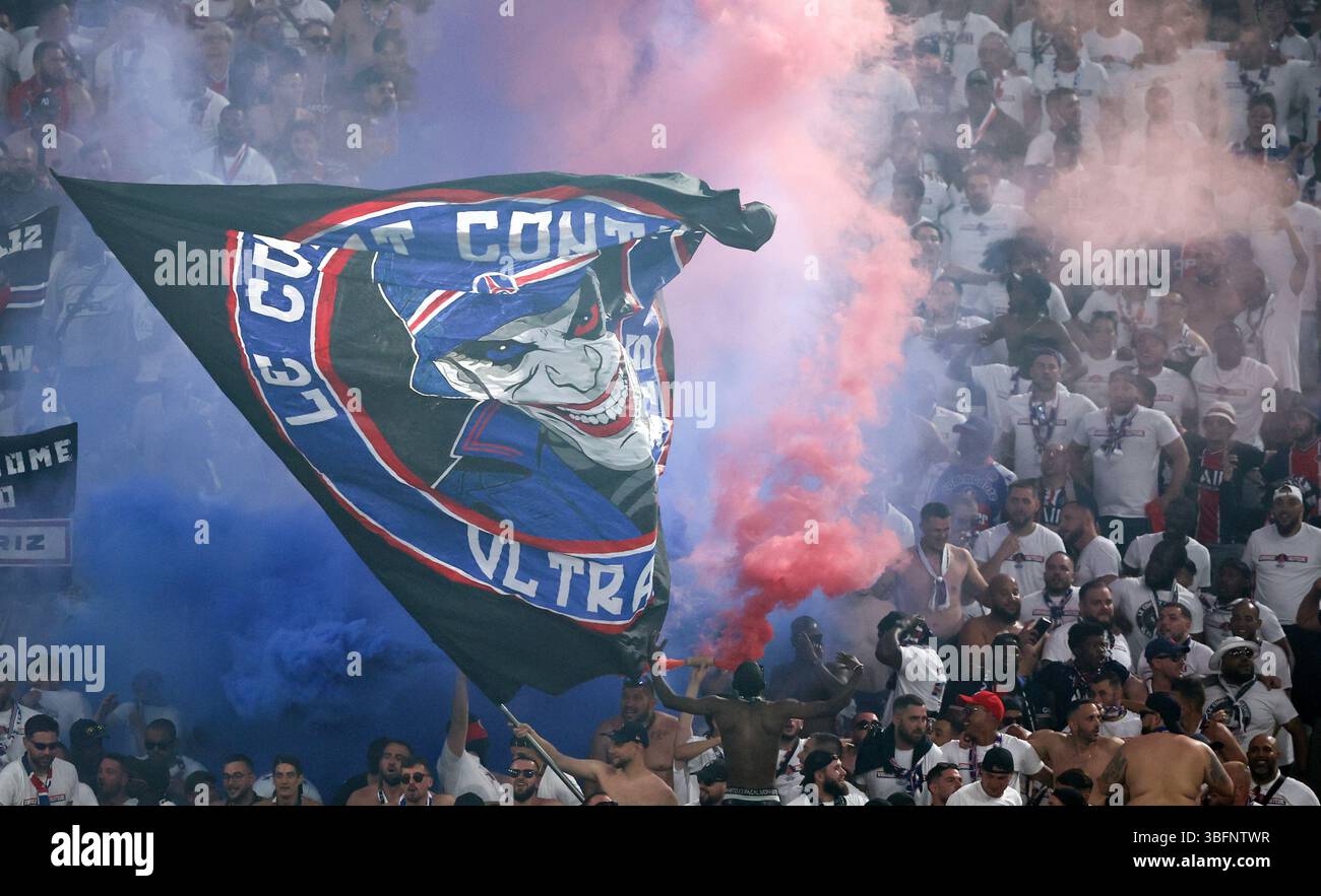 MUNICH, ALLEMAGNE - MAI 31 : les fans de Paris lors de la finale de l'UEFA Champions League 2025 entre le Paris Saint-Germain et le FC Internazionale Milano le 31 mai 2025 à Munich, Allemagne. © diebilderwelt / Alamy Stock Banque D'Images