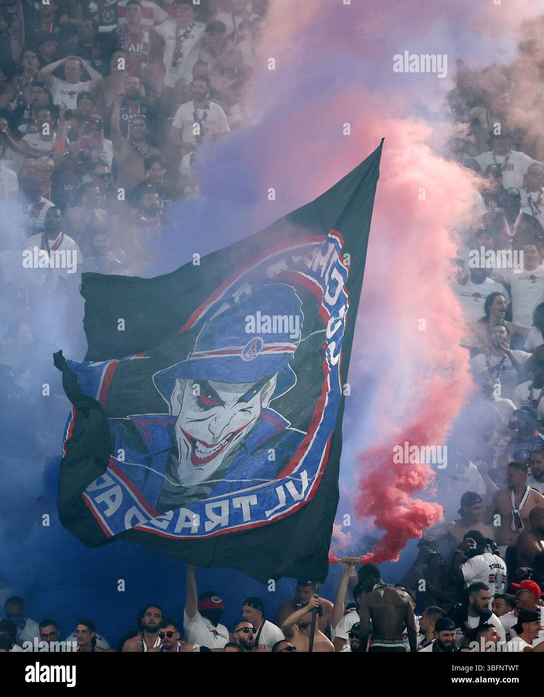MUNICH, ALLEMAGNE - MAI 31 : les fans de Paris lors de la finale de l'UEFA Champions League 2025 entre le Paris Saint-Germain et le FC Internazionale Milano le 31 mai 2025 à Munich, Allemagne. © diebilderwelt / Alamy Stock Banque D'Images