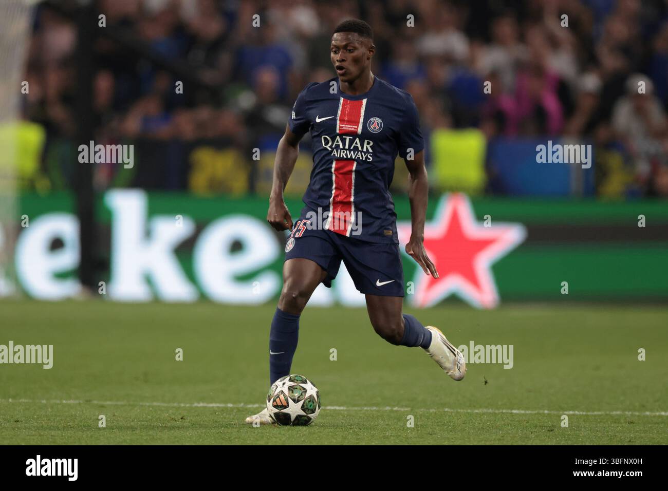 Munich, Allemagne. 31 mai 2025. Nuno Mendes du PSG lors de la finale Paris Saint Germain vs Internazionale UEFA Champions League à Munich Football Arena. Le crédit photo devrait se lire : Jonathan Moscrop/Sportimage crédit : Sportimage Ltd/Alamy Live News Banque D'Images