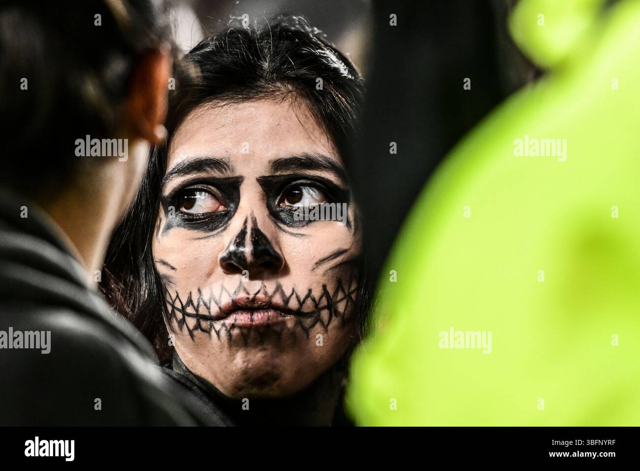 Buenos Aires (1er juin 2025). Fan de rock du groupe argentin Airbag, avec un crâne MakeUp Credit : Mariano Garcia/Alamy Live News Banque D'Images
