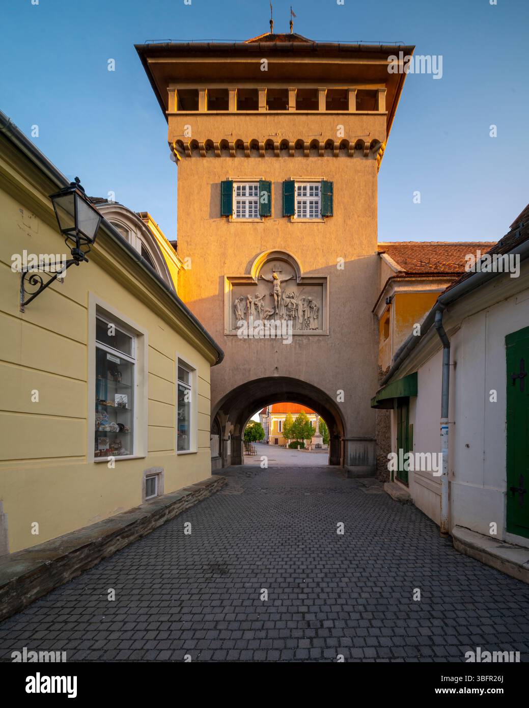 Vue imprenable sur la célèbre porte des héros dans l'ouest de la hongrie., nom hongrois est Hosok kapuja, Koszeg, vas varmegye, Magyarország Banque D'Images