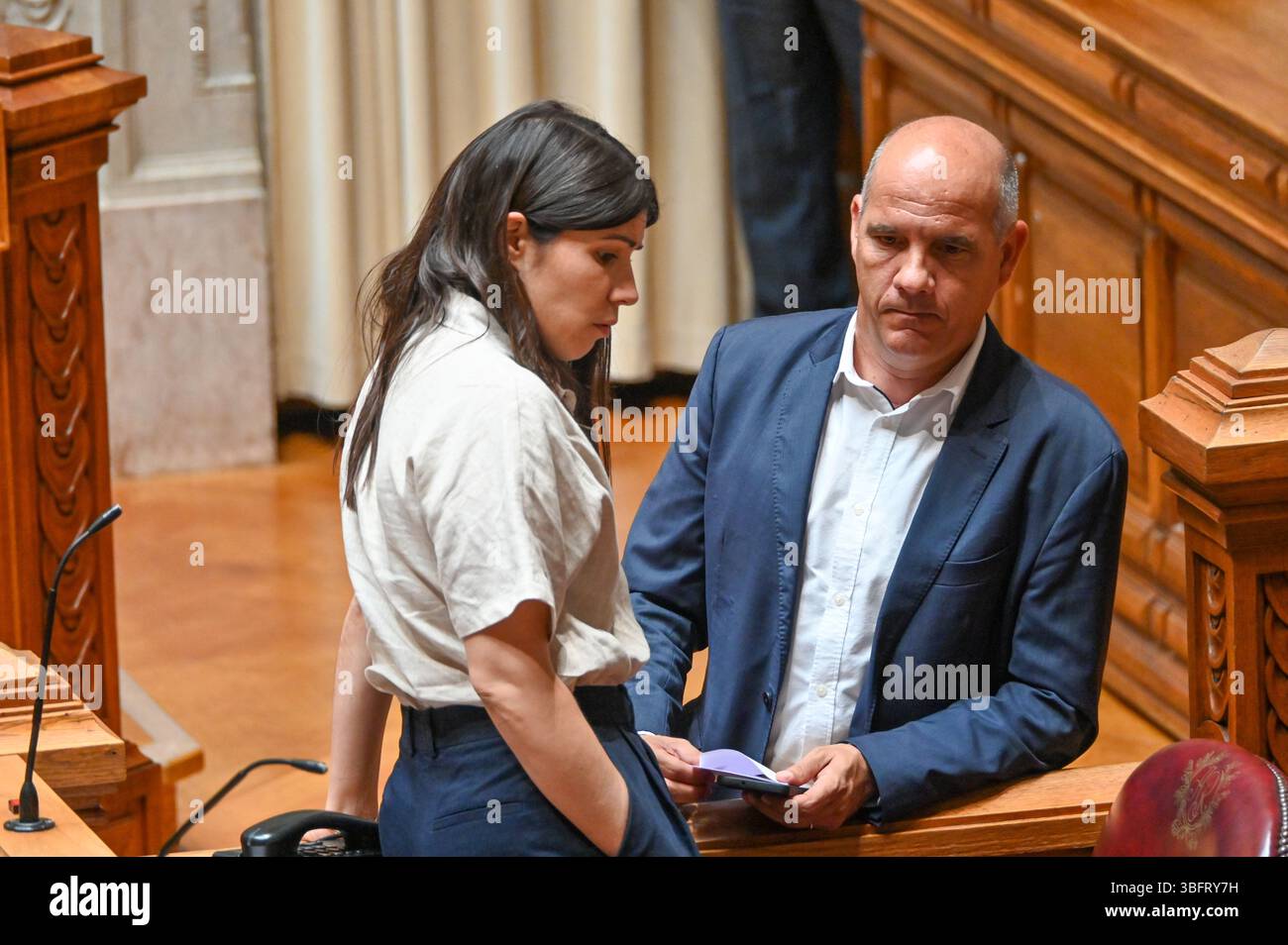 Lisbonne, Portugal. 03 juin 2025. La première session plénière de la XVIIe législature du Parlement portugais a lieu à l'Assemblée de la République à Lisbonne. Au cours de la session, les députés nouvellement élus prennent leurs fonctions et élisent le Président et les Vice-Présidents de l’Assemblée. Crédit : Ricardo Rocha/Alamy Live News Banque D'Images