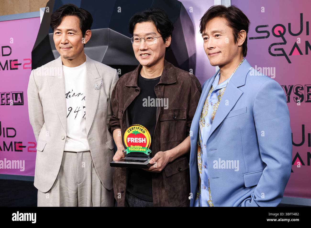 HOLLYWOOD, LOS ANGELES, CALIFORNIE, États-Unis - MAI 30 : L'acteur, cinéaste et homme d'affaires sud-coréen Lee Jung-Jae, le réalisateur, producteur et scénariste sud-coréen Hwang Dong-hyuk et l'acteur, chanteur et mannequin sud-coréen Lee Byung-Hun arrivent au Netflix FYSEE LA - 'Squid Game' saison 2 ATAS (Academy of Television Arts and Sciences) Emmy FYC (pour votre considération) événement qui s'est tenu au Theatre Egyptian Hollywood le 30 mai 2025 à Los Angeles, Californie, États-États-États-Unis. (Photo de Xavier Collin/image Press Agency) Banque D'Images