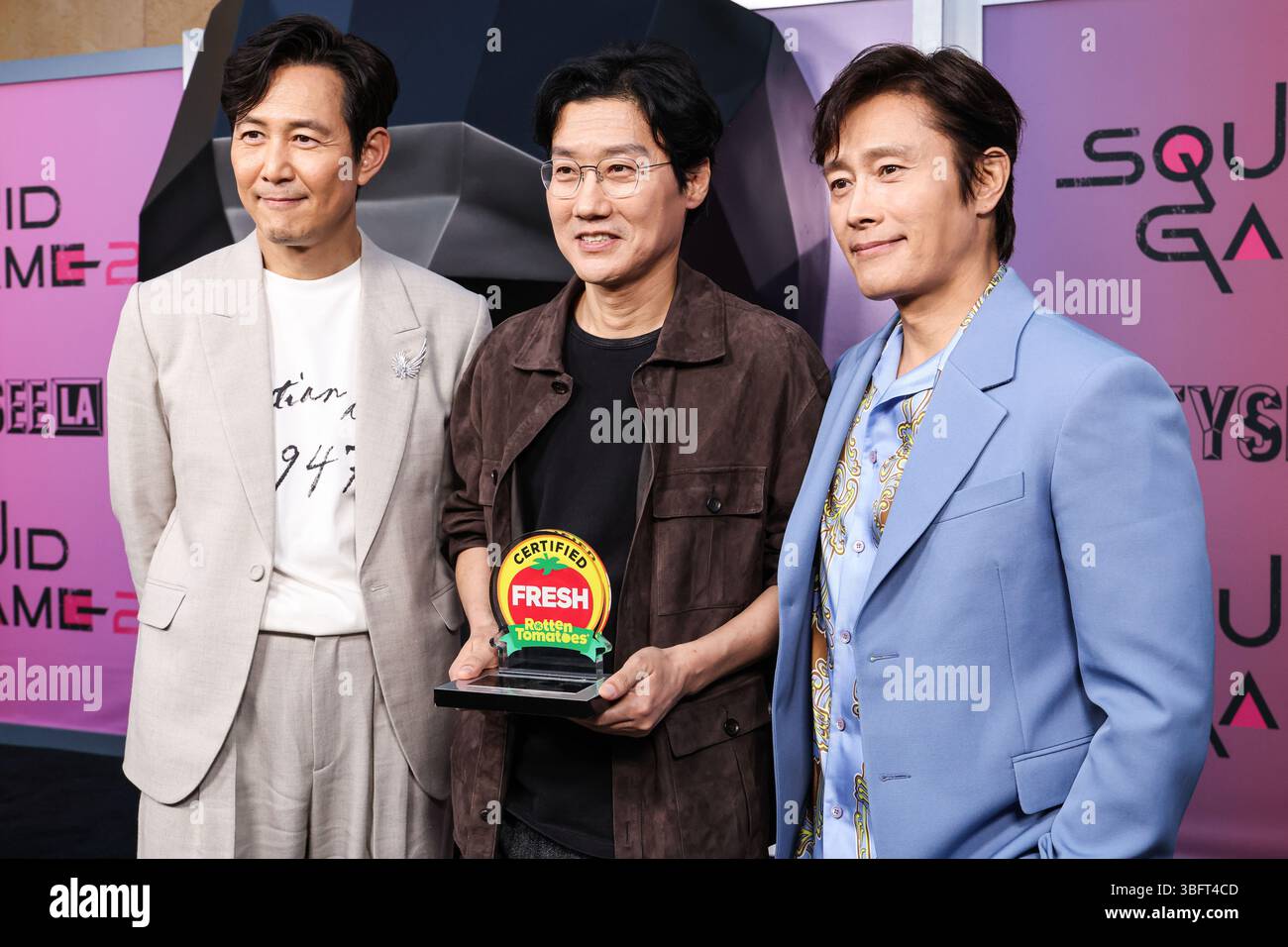 HOLLYWOOD, LOS ANGELES, CALIFORNIE, États-Unis - MAI 30 : L'acteur, cinéaste et homme d'affaires sud-coréen Lee Jung-Jae, le réalisateur, producteur et scénariste sud-coréen Hwang Dong-hyuk et l'acteur, chanteur et mannequin sud-coréen Lee Byung-Hun arrivent au Netflix FYSEE LA - 'Squid Game' saison 2 ATAS (Academy of Television Arts and Sciences) Emmy FYC (pour votre considération) événement qui s'est tenu au Theatre Egyptian Hollywood le 30 mai 2025 à Los Angeles, Californie, États-États-États-Unis. (Photo de Xavier Collin/image Press Agency) Banque D'Images