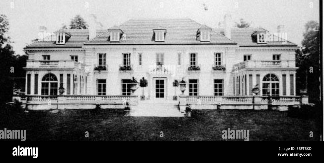 La maison Butler Sheldon, également connue sous le nom de Shalimar, a été construite en 1908. Cette résidence dispose de huit chambres au deuxième étage et était la maison de Butler Sheldon, le grand oncle du président George H.W. Bush. Banque D'Images La maison Butler Sheldon, également connue sous le nom de Shalimar, a été construite en 1908. Cette résidence dispose de huit chambres au deuxième étage et était la maison de Butler Sheldon, le grand oncle du président George H.W. Bush. Banque D'Images