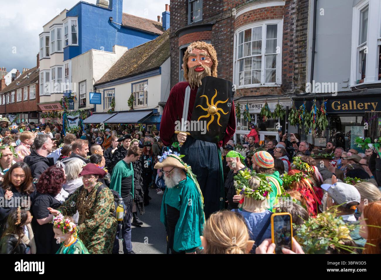 Effigies géantes sur West Hill à Hastings lors du festival annuel Jack in the Green, en Angleterre Banque D'Images
