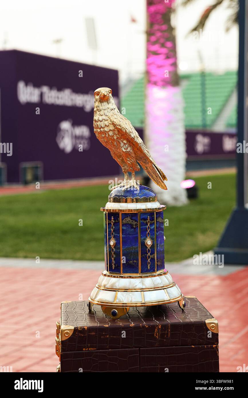 L'illustration montre le trophée féminin lors de la finale féminine Qatar TotalEnergies Open 2024. Banque D'Images