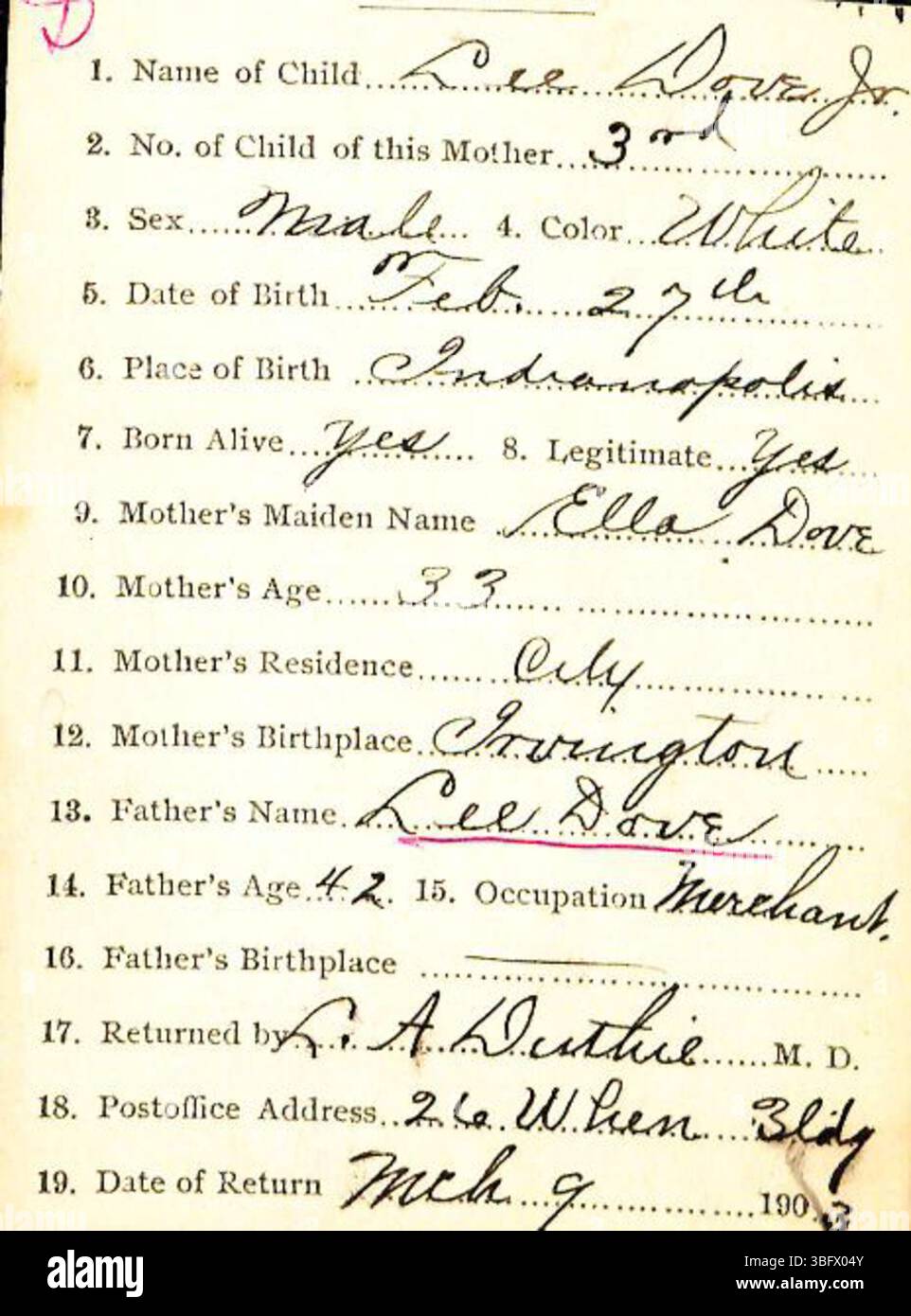 Les déclarations de naissance du comté de Marion de 1882 à 1907, y compris les dossiers des enfants nés avec des noms de famille commençant par d, ont été déposées par des sages-femmes et des médecins. Ces déclarations ont été utilisées pour délivrer des certificats de naissance, l'enregistrement étant facultatif jusqu'en 1907. Les dossiers sont organisés par ordre alphabétique, et certains peuvent être mal classés en raison d'erreurs dans l'écriture manuscrite ou les pratiques de classement. Les certificats officiels sont disponibles auprès du Département de la santé. Banque D'Images