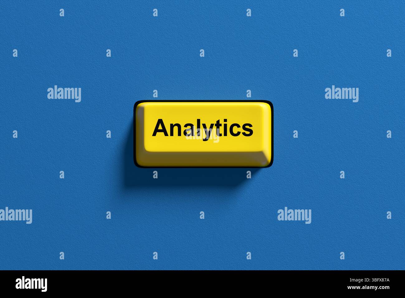 La touche jaune du clavier de l'ordinateur avec le mot Analytics, sur fond bleu symbolise l'intersection de l'analyse des données et de la stratégie commerciale dans Banque D'Images
