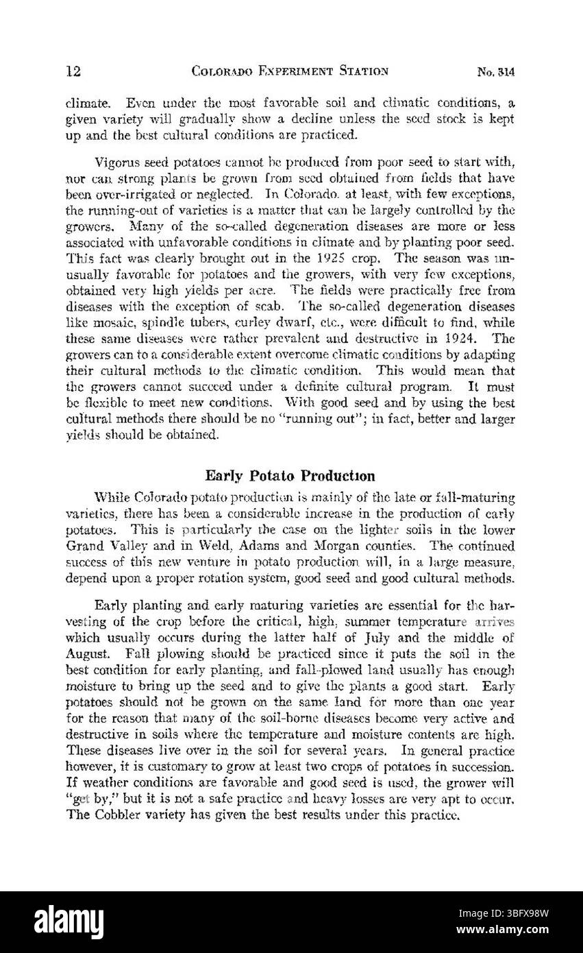 La page 12 du rapport agricole de 1927 examine les méthodes de lutte antiparasitaire et de gestion des maladies utilisées par les producteurs de pommes de terre du Colorado, assurant la protection et la santé des cultures. Banque D'Images