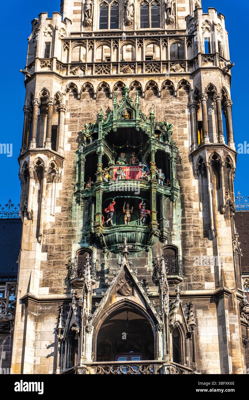 La nouvelle Mairie, est un hôtel de ville à la partie nord de Marienplatz à Munich, Bavière, Allemagne. Il abrite le gouvernement de la ville y compris la ville cou Banque D'Images