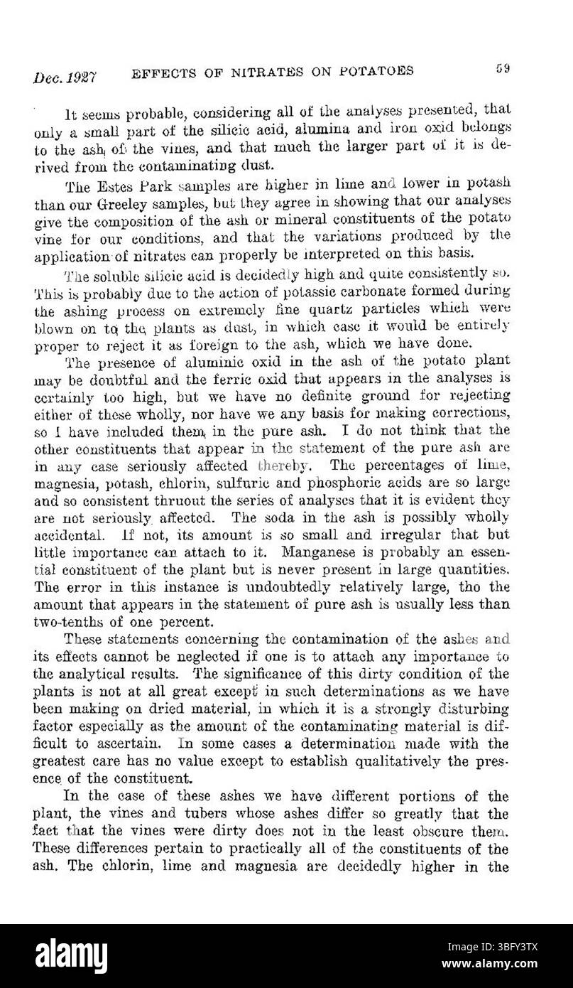 Cette page de décembre 1927 se concentre sur les effets des nitrates sur la composition de la pomme de terre, examinant comment l'application de nitrates influence à la fois les propriétés chimiques et physiques du tubercule de pomme de terre. Banque D'Images