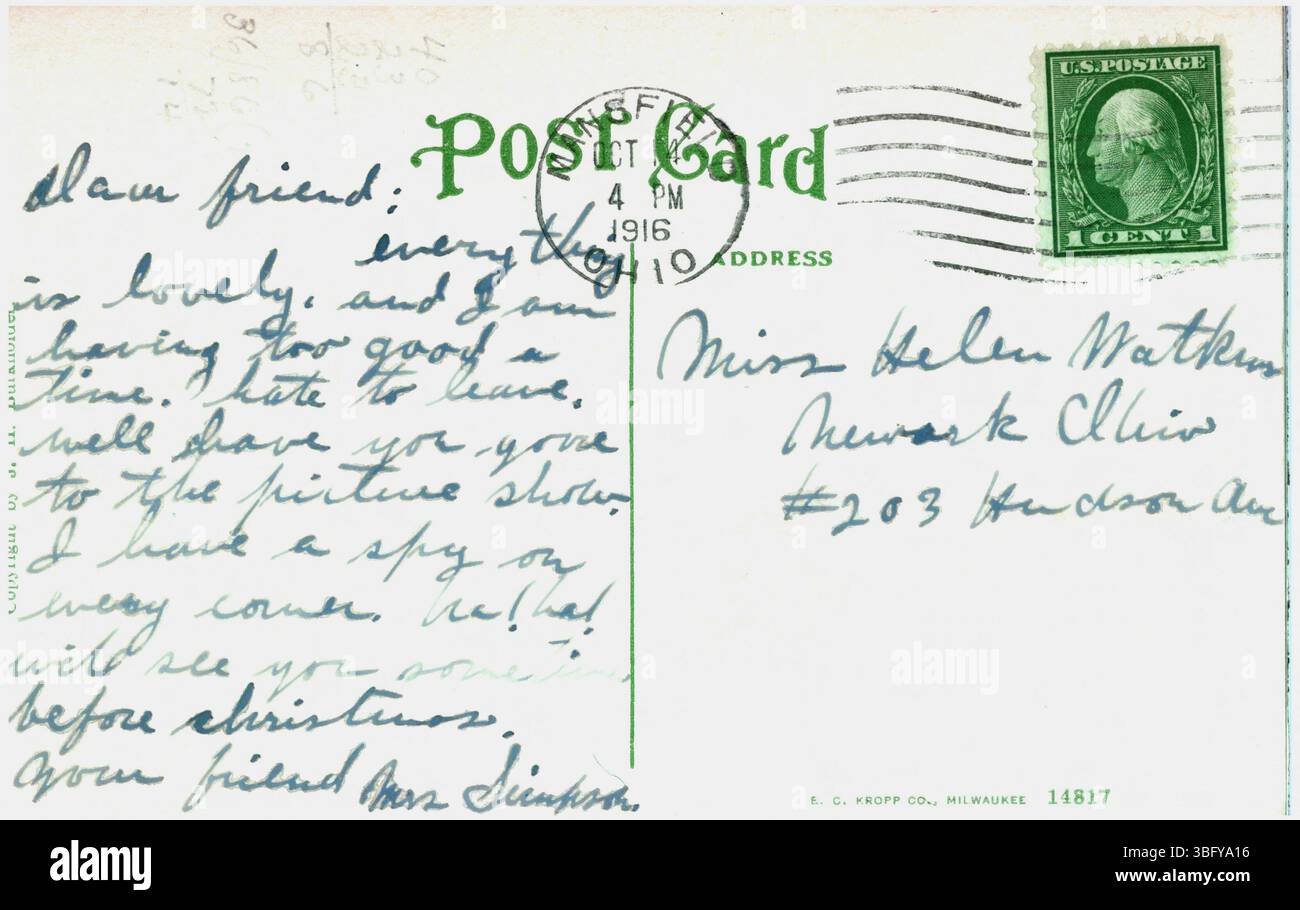 Cette image colorisée de 1916 montre un étang en face de l'Ohio State Reformatory à Mansfield, Ohio, avec le bâtiment historique en arrière-plan. Les vastes terrains entourant la maison de correction sont également visibles. Banque D'Images