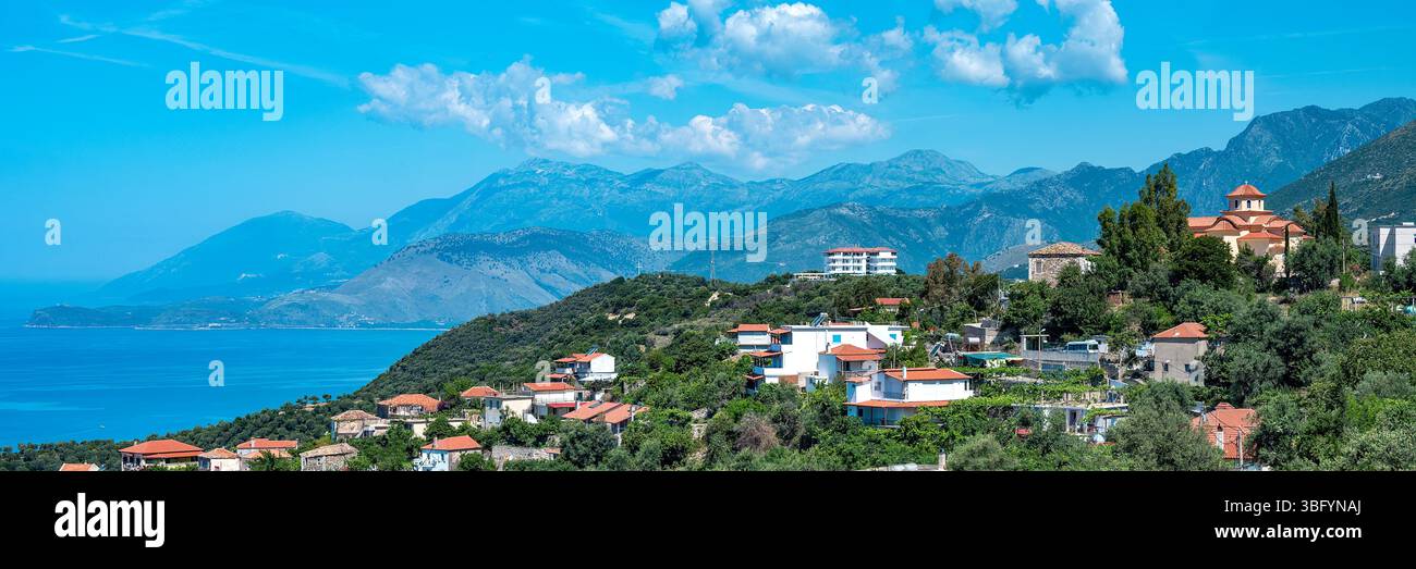 Vue de la côte montagneuse de près de Qeparo, Albanie Banque D'Images
