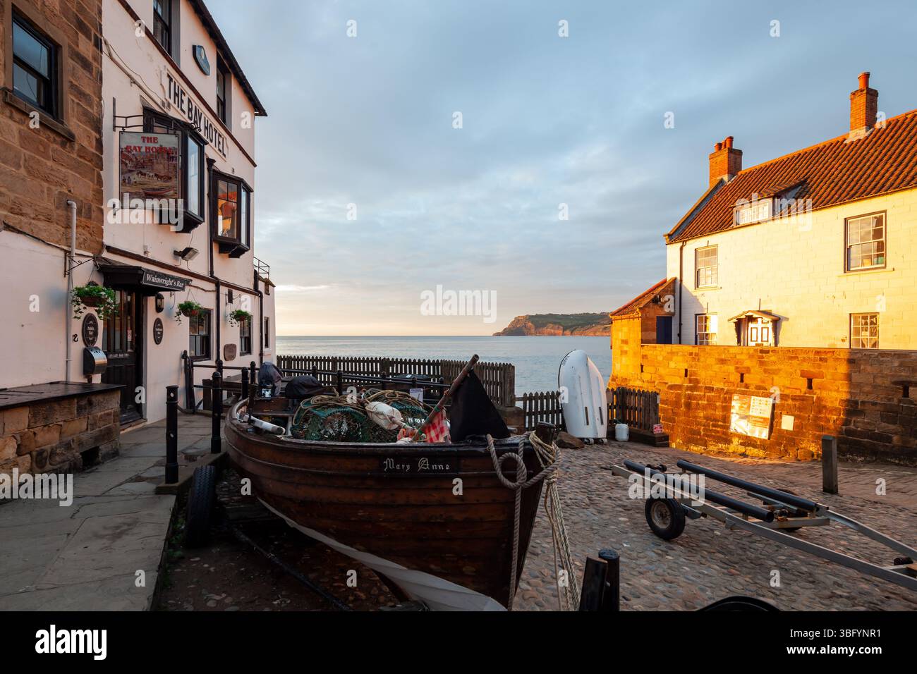 Lever du soleil à Robin Hood's Bay, North Yorkshire, Angleterre. Banque D'Images