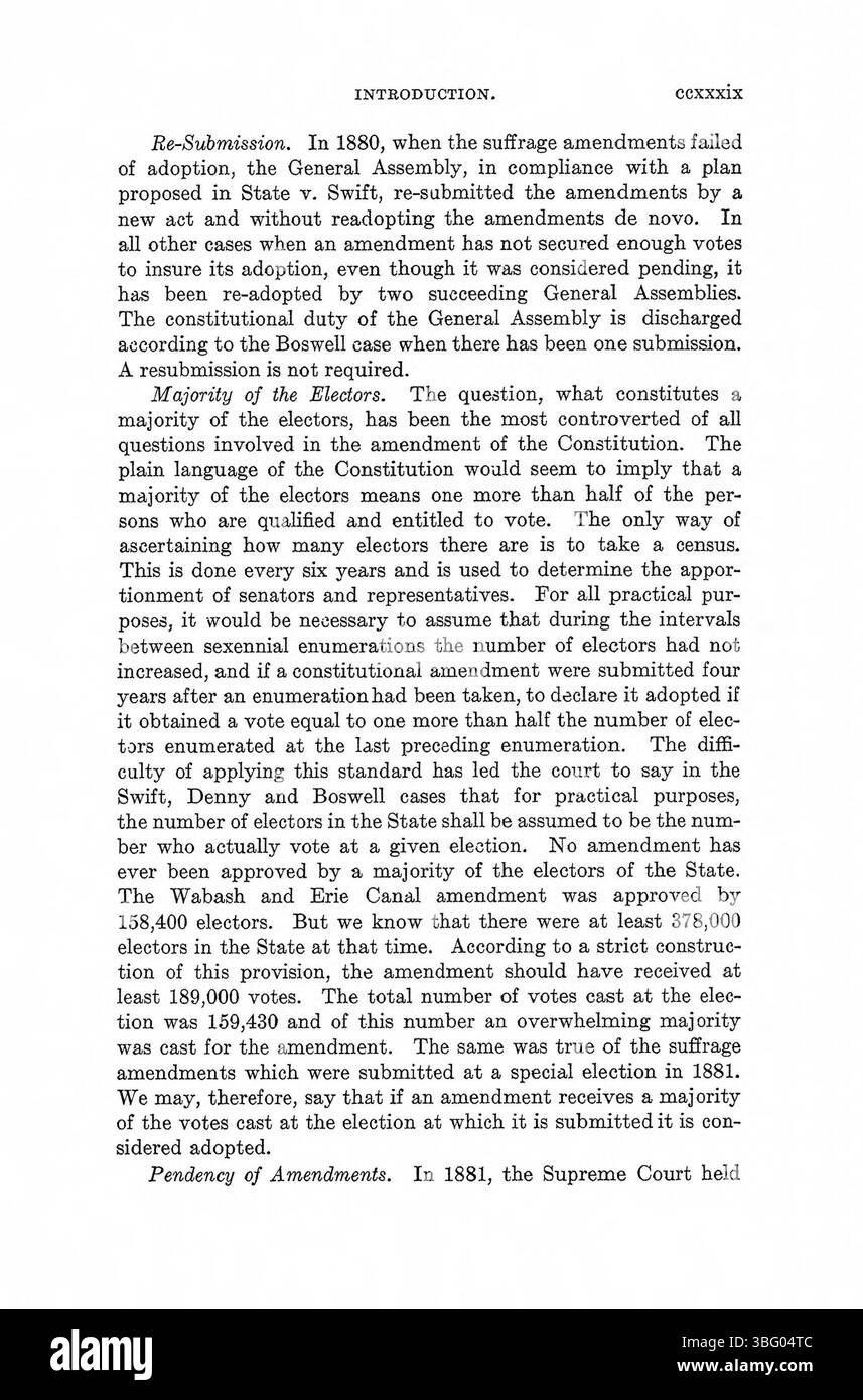 Ce volume de 1971 documente les événements, les débats et les décisions juridiques qui ont influencé le développement de la constitution de l'Indiana, offrant une perspective historique sur les fondements juridiques de l'État. Banque D'Images
