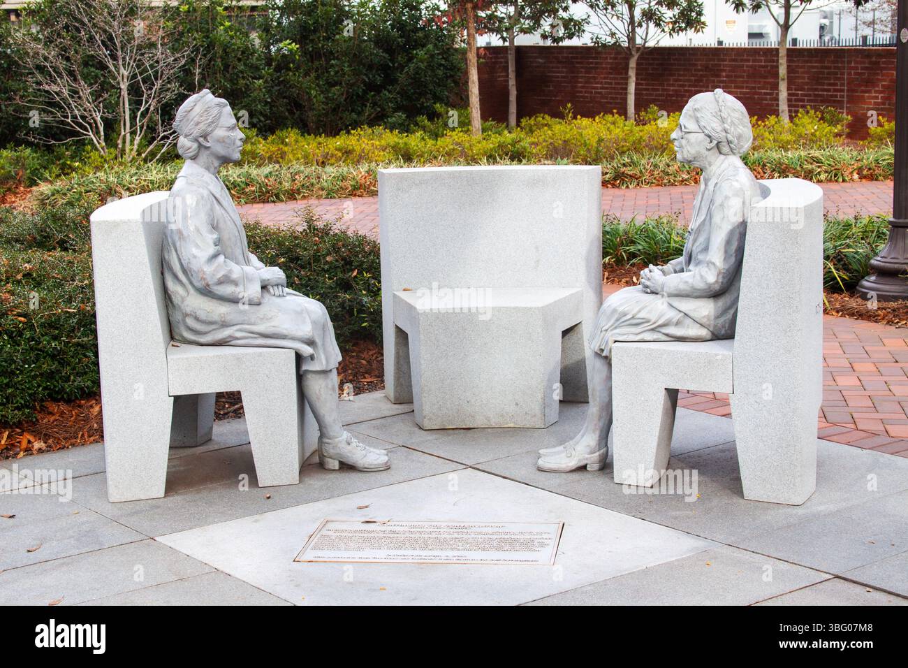 Rosa Parks d'âge moyen et âgé face à face à Atlanta, Geaorgia Banque D'Images