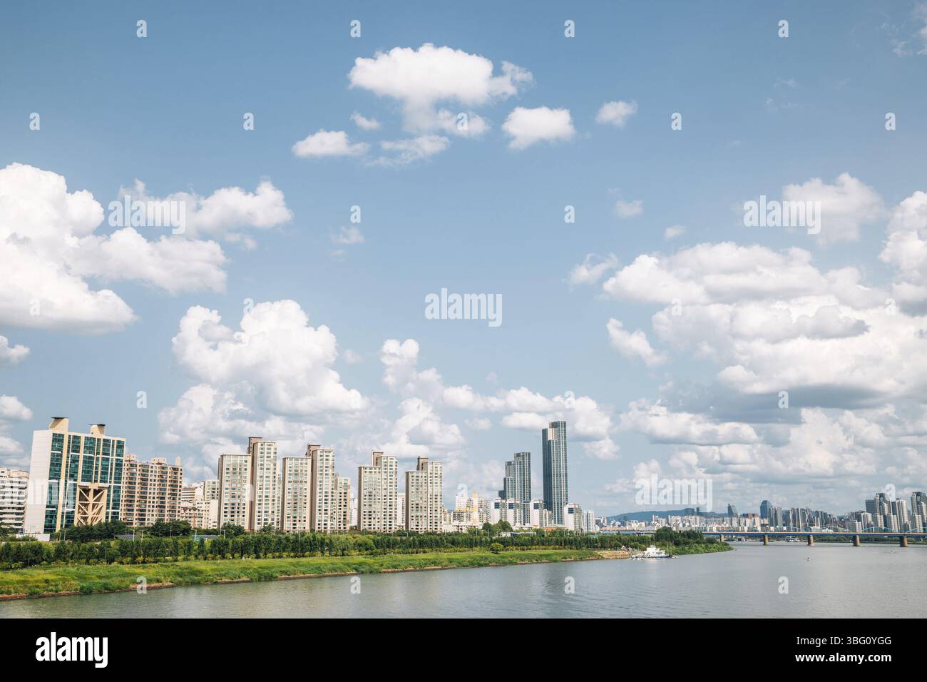 Parc de la rivière Han et bâtiments modernes à Séoul, en Corée Banque D'Images