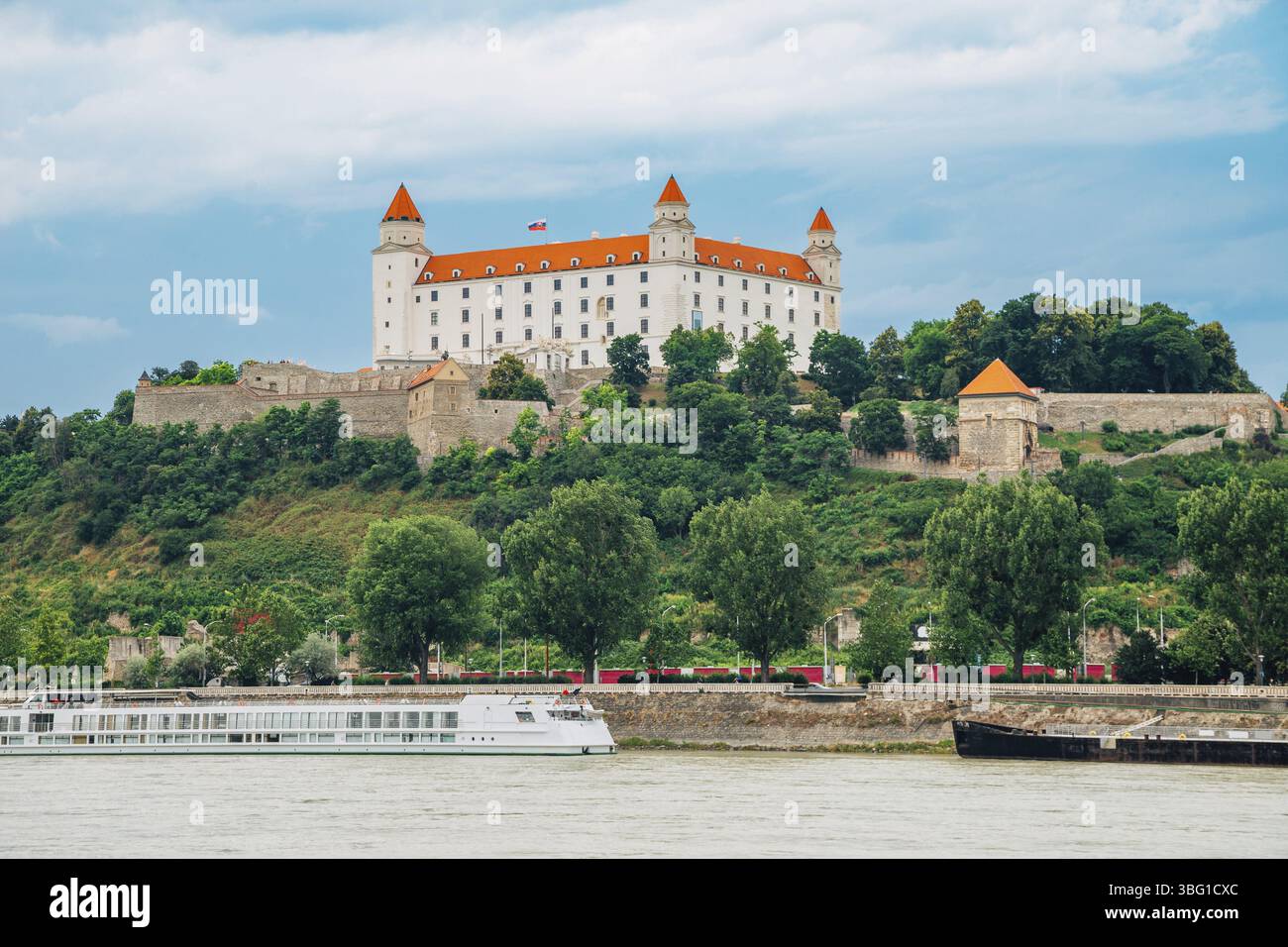 Château de Bratislava et Danube à Bratislava, Slovaquie, Europe Banque D'Images