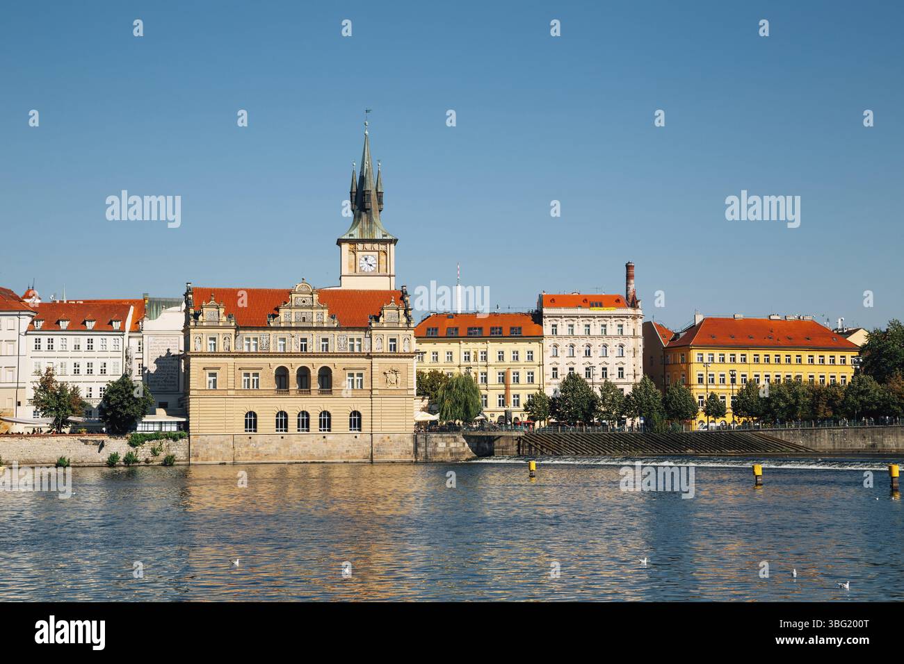 Rivière Vltava et vieux bâtiments médiévaux à Prague, République tchèque, Europe Banque D'Images