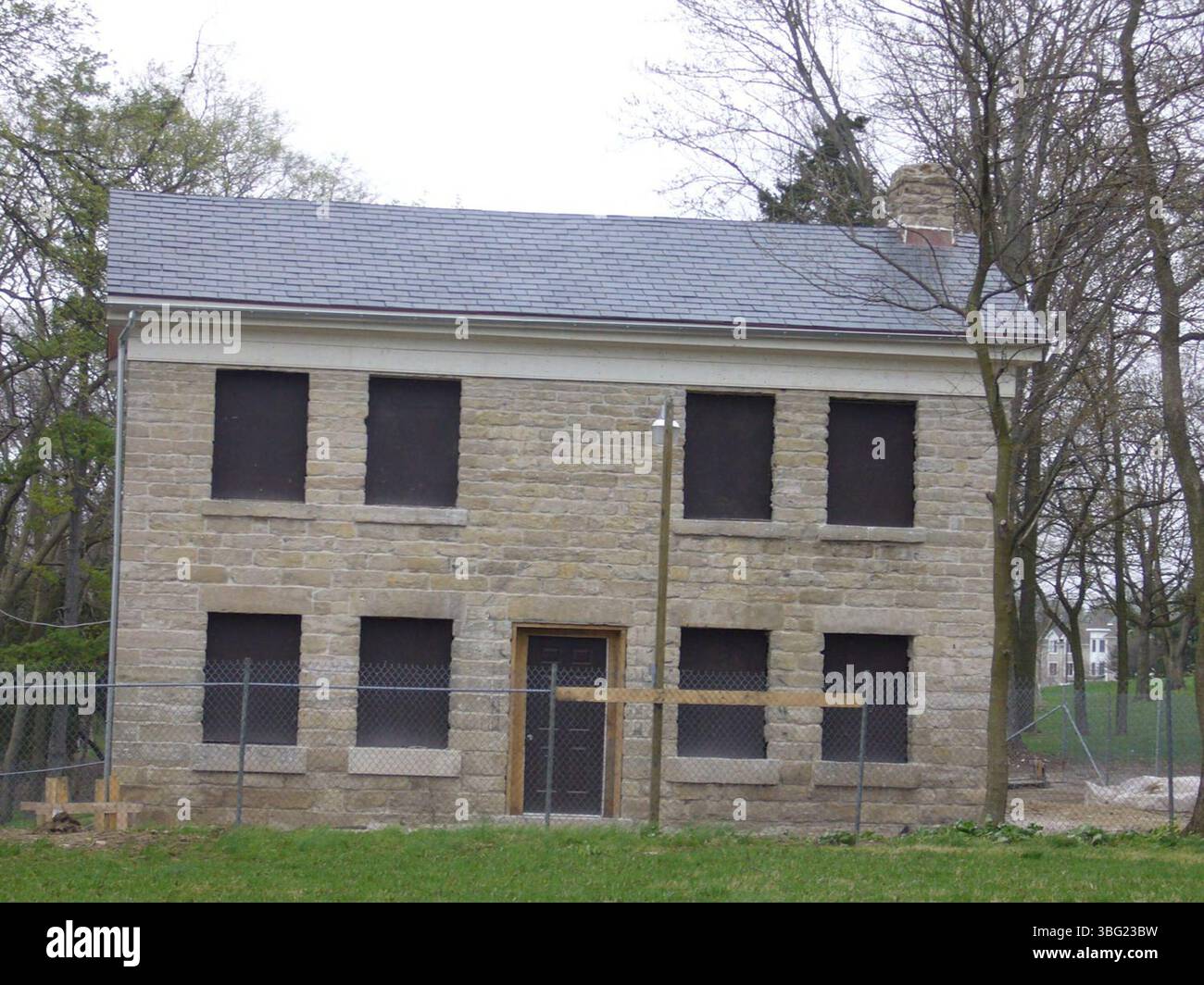 La maison Richards, également appelée la maison du Damkeeper, a été construite entre 1820 et 1850 en utilisant du calcaire de la rivière Scioto. La maison a été achetée par la ville de Colomb en 1904 et a servi de résidence à la damoiselle. Il a été restauré en 2007 avec des travaux intérieurs et extérieurs. Banque D'Images