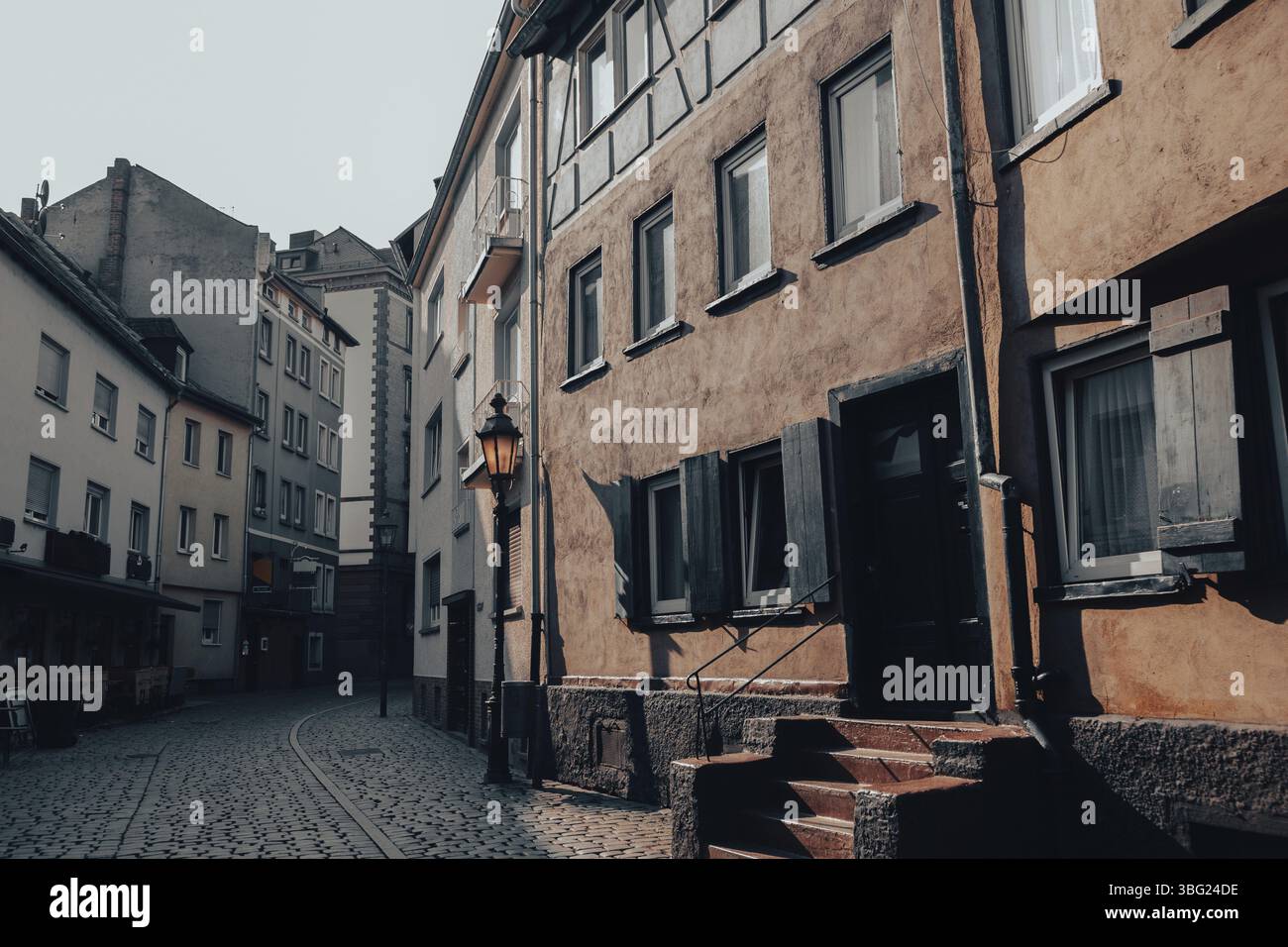 Rue de la vieille ville de Sachsenhausen à Francfort, Allemagne, Europe Banque D'Images