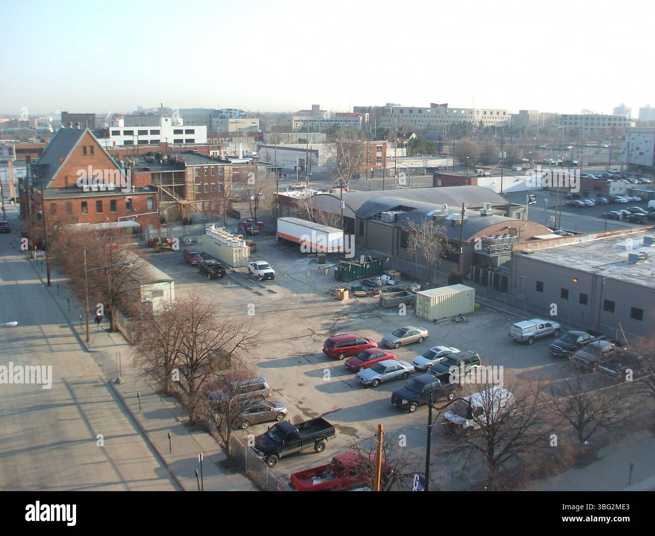 Des images aériennes de East Gay Street, Columbus, Ohio, prises le 29 mars 2013, mettent en évidence le Continental Centre au 150 East Gay Street, Ohio Bell Building au 111 North 4th Street, et les condominiums Neighborhood Launch. Les photos montrent également le bâtiment du 306 East Gay Street, abritant Stewart Jaffy & Associates, et la construction du Normandie, un nouveau complexe d’appartements. Banque D'Images