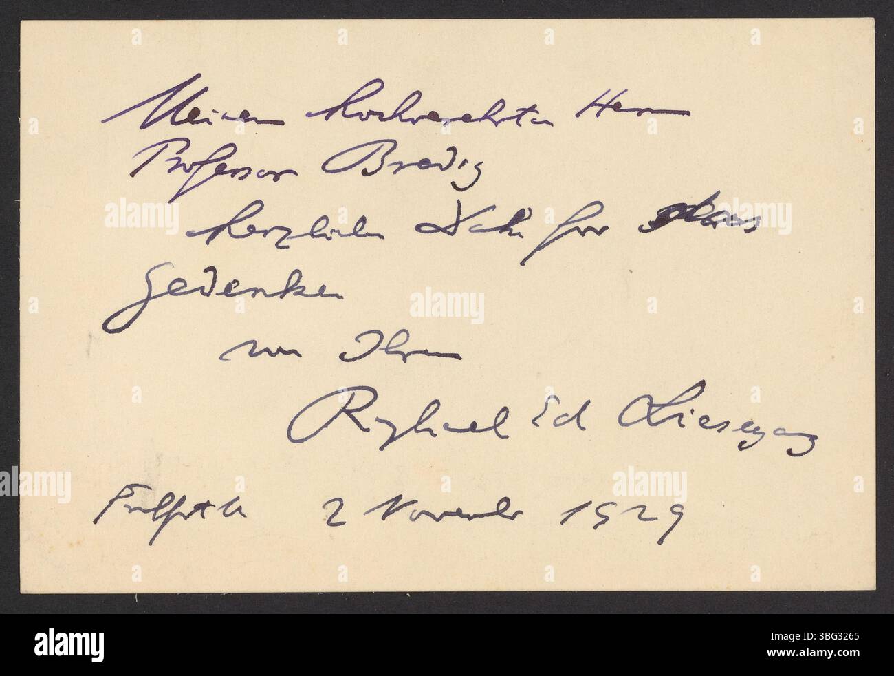 Cette note de Raphael Eduard Liesegang à Georg Bredig, datée de novembre 1929, exprime sa gratitude pour leur collaboration scientifique. Liesegang, connu pour ses recherches sur les anneaux de Liesegang, remercie Bredig pour son travail, reconnaissant leur intérêt commun pour la chimie et ses applications dans l'étude des matériaux. Banque D'Images