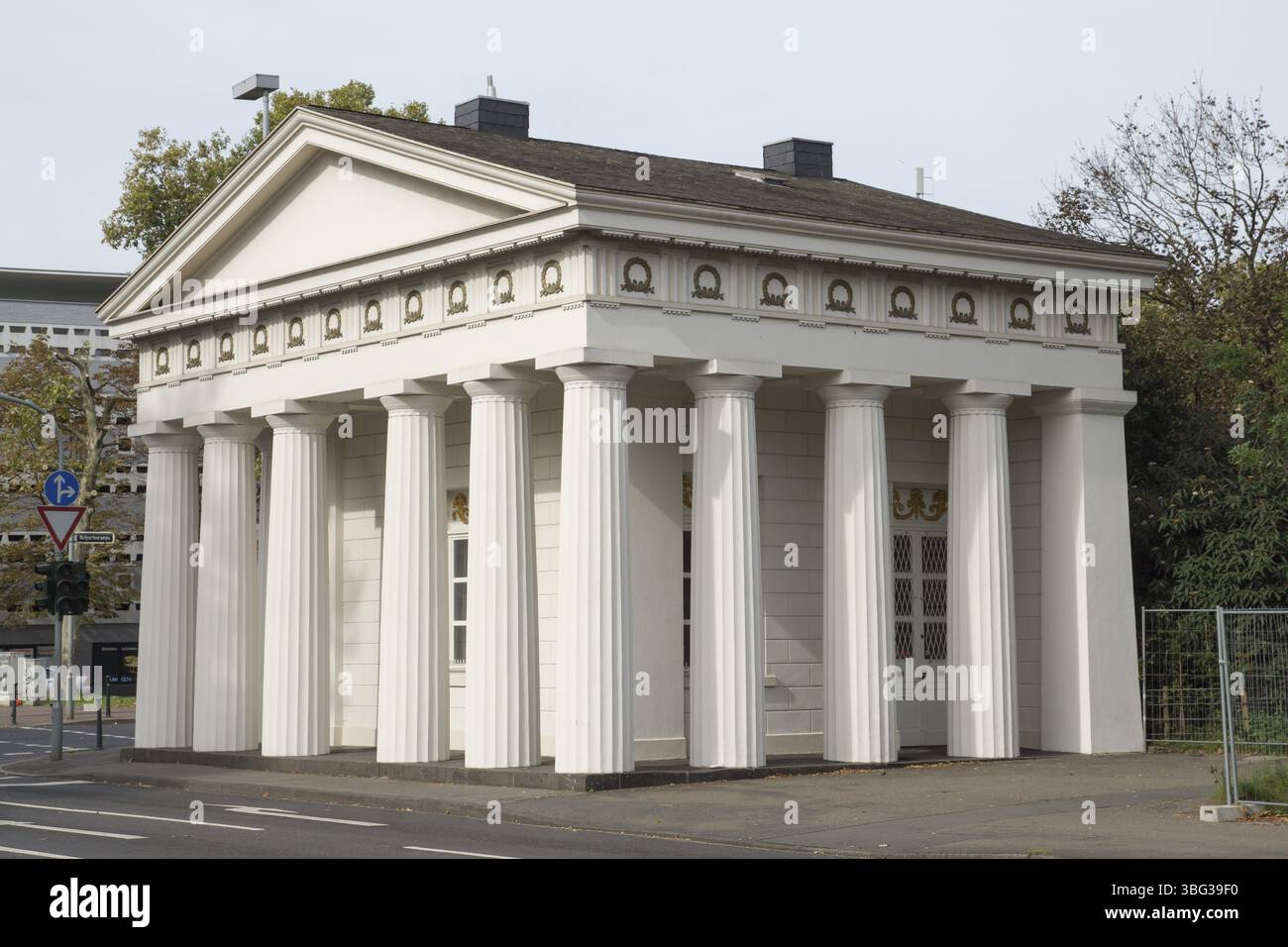 Porte nord du Ratinger Tor à Duesseldorf, Rhénanie du Nord-Westphalie, Allemagne, Europe Banque D'Images