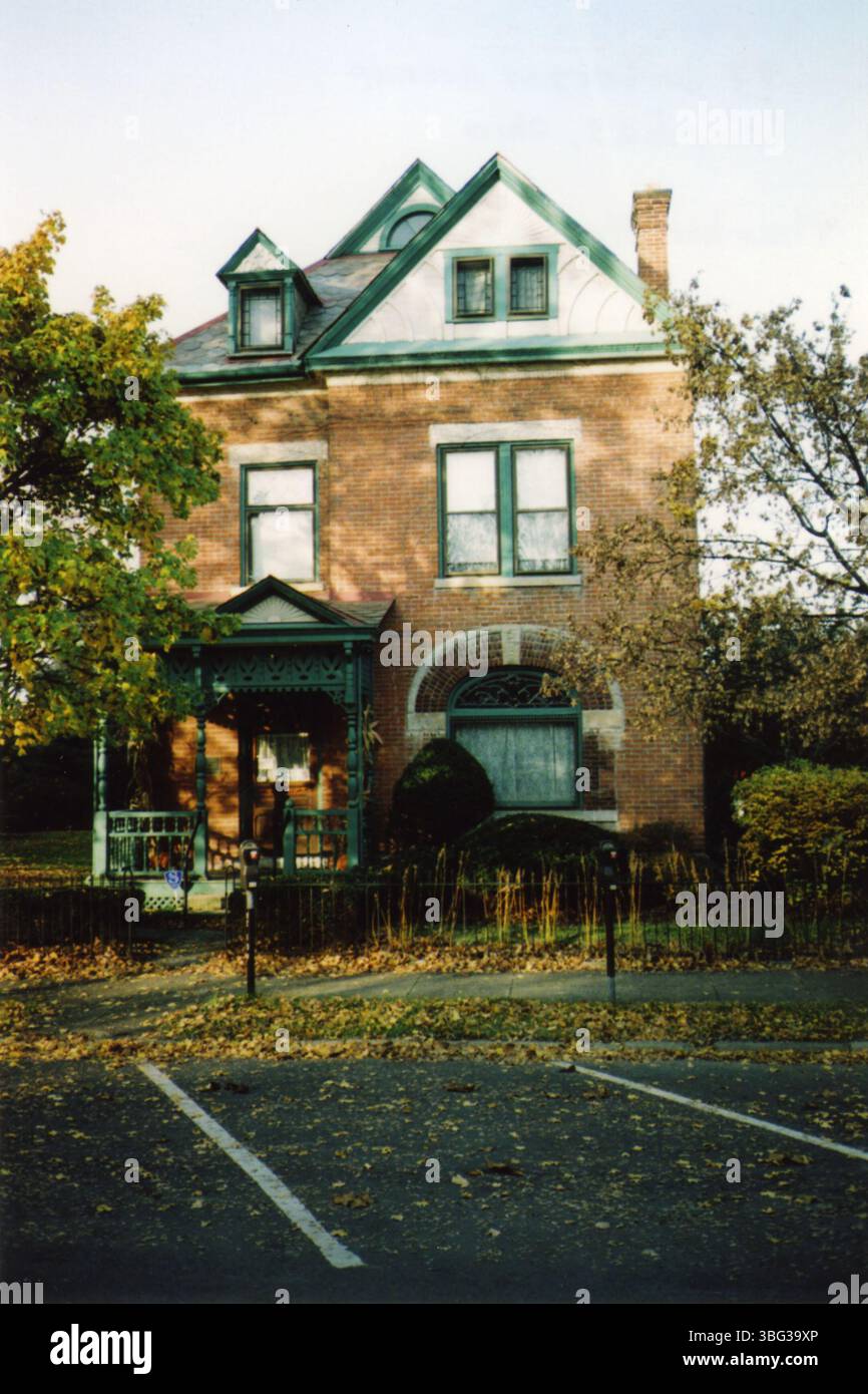 La maison Thurber, construite vers 1873, fut la résidence de Charles et Mary Thurber de 1913 à 1917. C'est à cette époque que leur fils, James Thurber, fréquente l'Ohio State University. La maison, également connue sous le nom de The Ghost House, a inspiré l'histoire de Thurber « la nuit où le fantôme est entré ». Il est devenu un centre d'arts littéraires en 1984. Banque D'Images