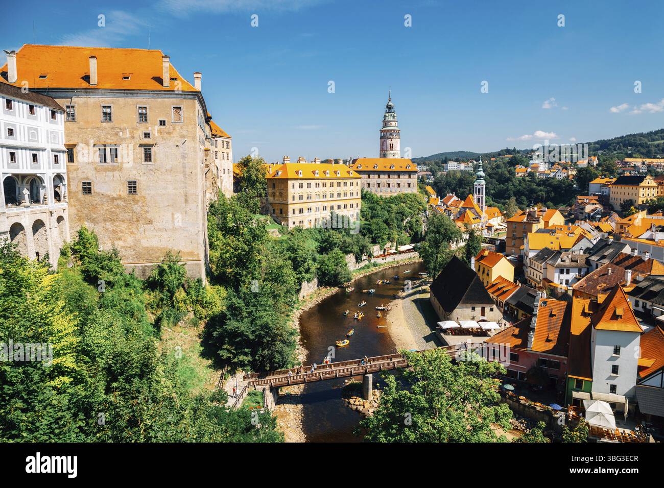 Vue panoramique sur la vieille ville de Cesky Krumlov et la rivière Vltava En République tchèque Banque D'Images