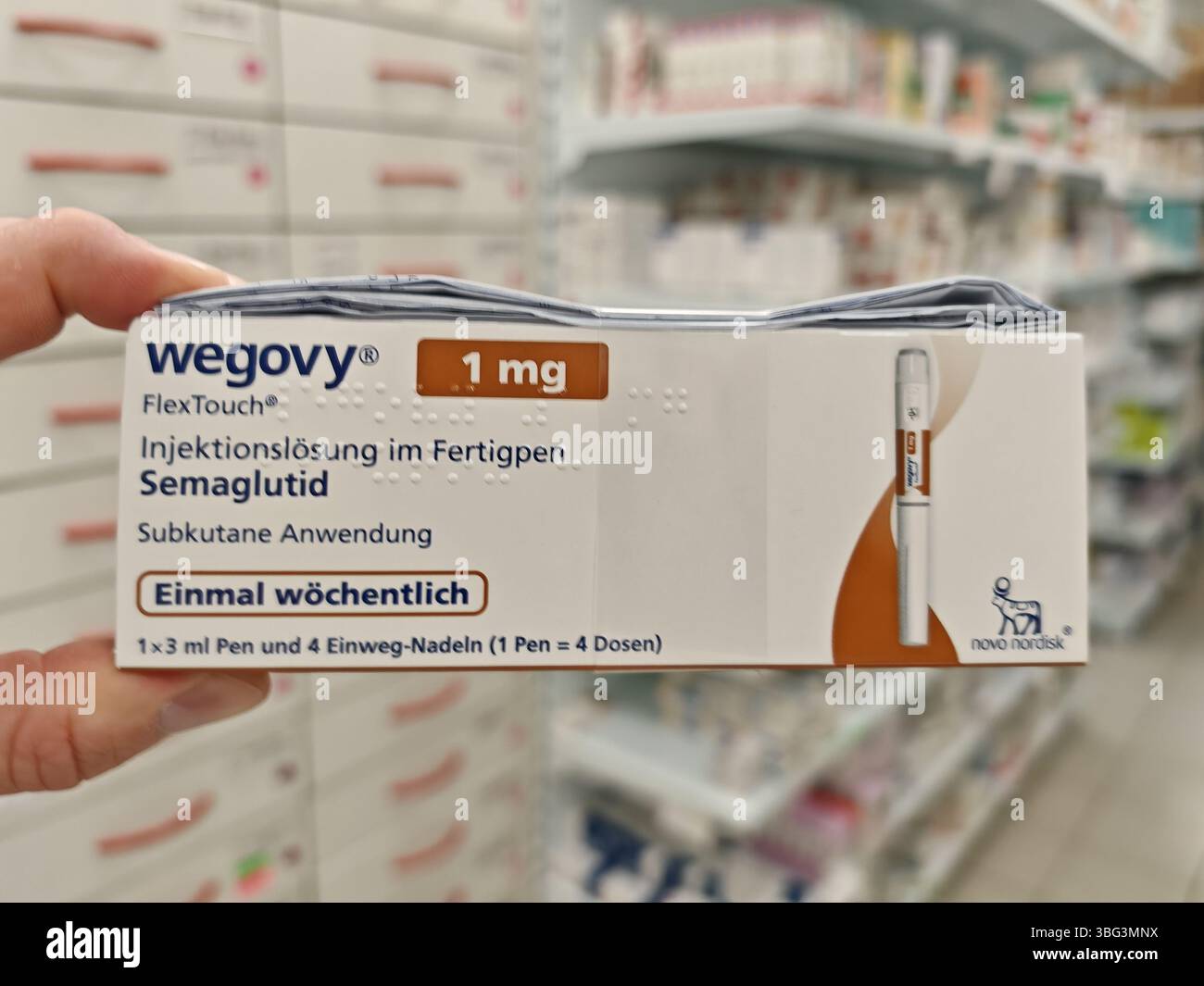 Prague, République tchèque - 8 avril 2025 : stylo WEGOVY avec semaglutide utilisé pour le diabète de type 2 et le contrôle de la glycémie, produit par Novo Nordisk. Banque D'Images