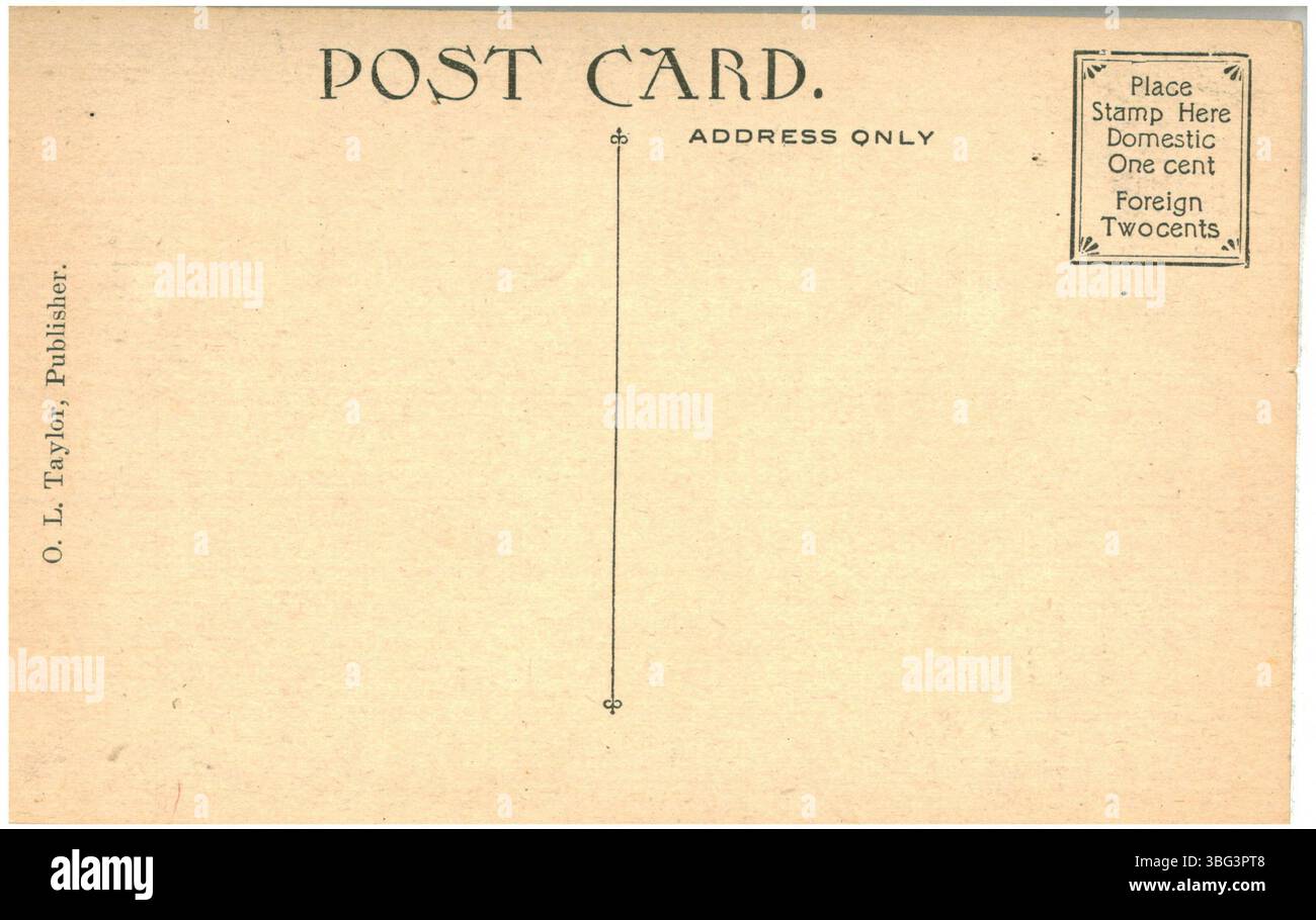 Une vue de North court Street à Athens, Ohio, montrant l'église presbytérienne et la banque nationale d'Athènes. L'église presbytérienne a été construite en 1903, tandis que la banque a été fondée en 1905. Banque D'Images