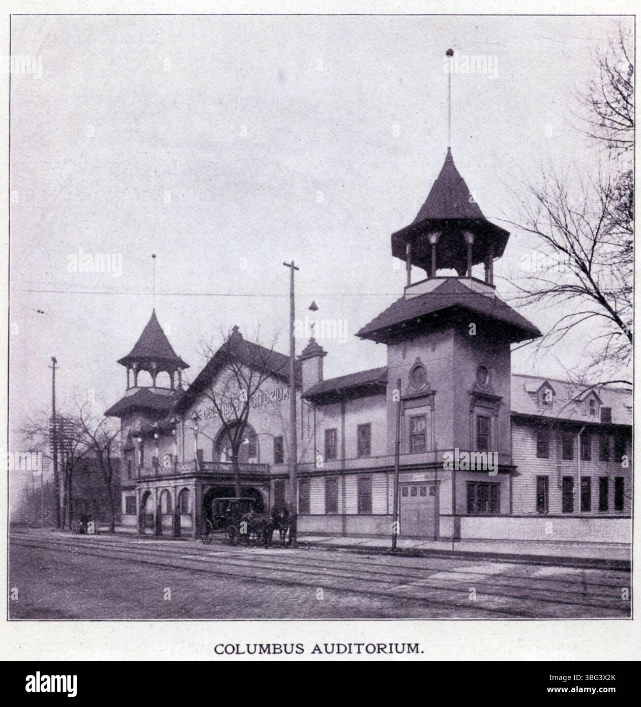 L'auditorium Columbus a ouvert ses portes en 1897 après avoir été rénové à partir de la patinoire Park Roller (1885). Il s'est effondré en raison de fortes chutes de neige le 18 février 1910, et a été le site du premier salon de l'auto de Columbus en 1909. Banque D'Images