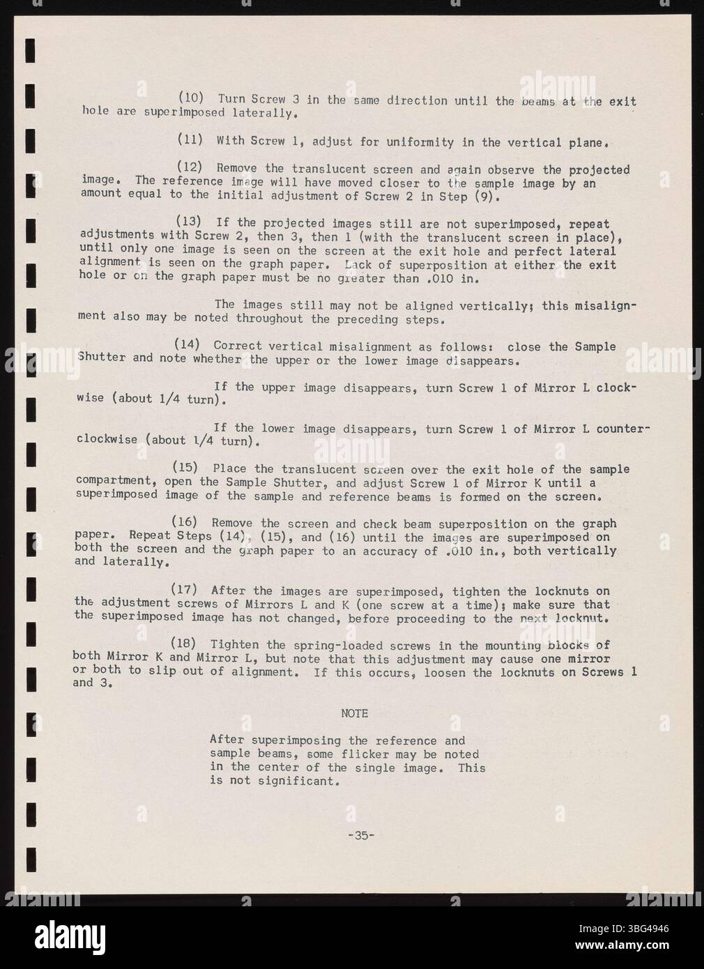 Le spectrophotomètre Beckman DK, introduit en 1956, est une amélioration par rapport au modèle DU, élargissant sa gamme au spectre proche infrarouge. Le chimiste Wilbur I. Kaye, originaire d'Eastman Kodak, a développé les principes scientifiques derrière le DK avant de poursuivre son travail chez Beckman instruments. L'instrument a été nommé en son honneur pour ses contributions dans le domaine de la spectrophotométrie. Banque D'Images