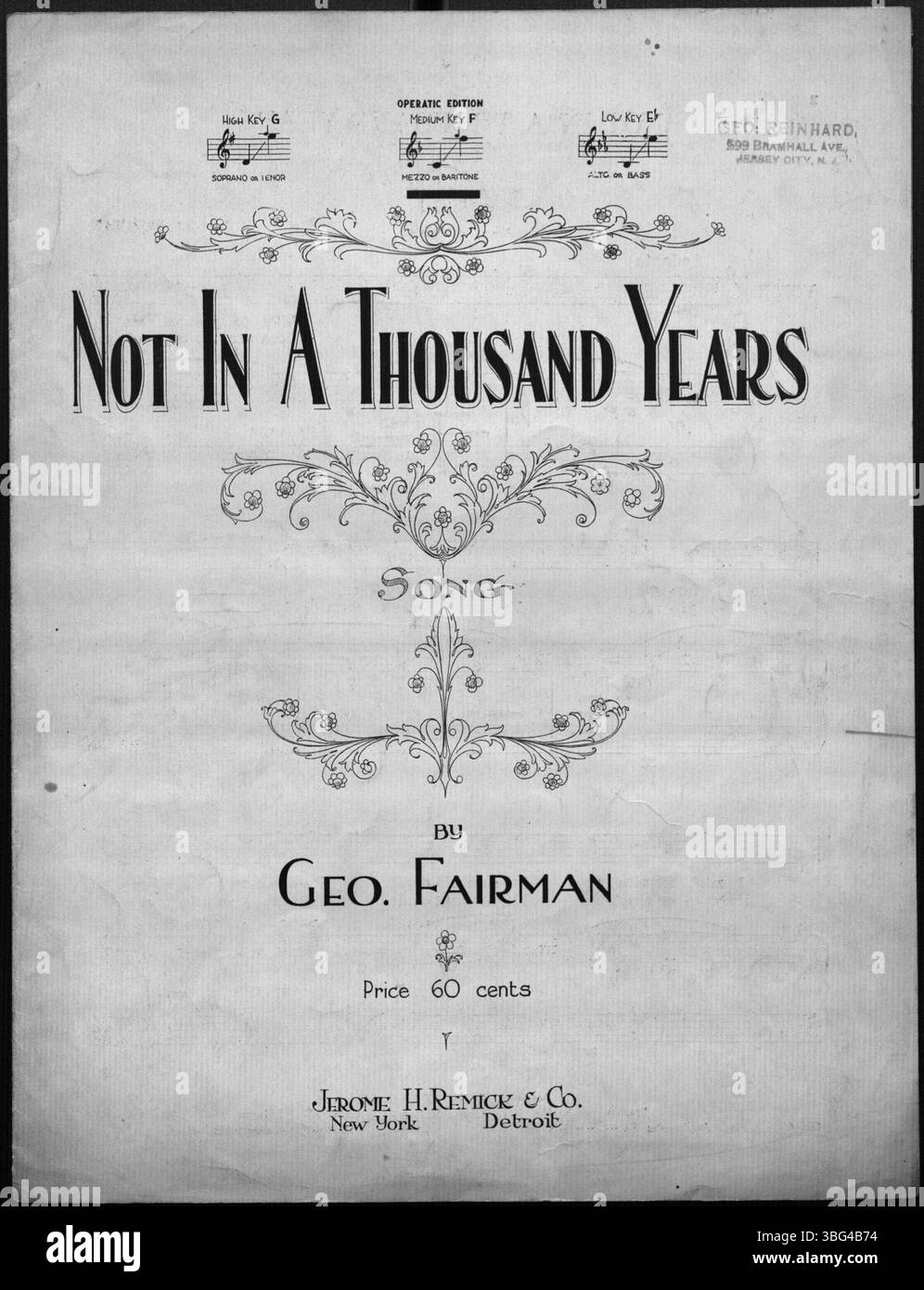 La couverture de 1919 de *Not in a Thousand Years* présente une illustration détaillée d'un homme et d'une femme en tenue d'époque, suggérant un thème romantique. L'image capture le ton émotionnel de la chanson, qui est devenue populaire au début du XXe siècle pour ses paroles et sa mélodie évocatrices. Banque D'Images