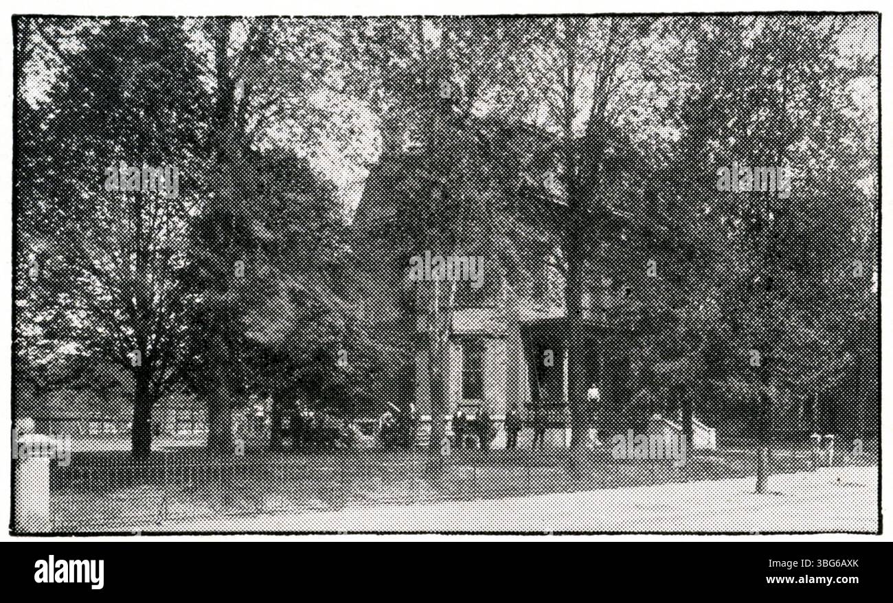 Cette photographie de 1910 capture le Keeley Institute, un centre de traitement situé dans un bâtiment de style second Empire français. Il s'est spécialisé dans la guérison de l'alcoolisme, de la dépendance à la morphine, des habitudes tabagiques et de la neurasthénie. Banque D'Images