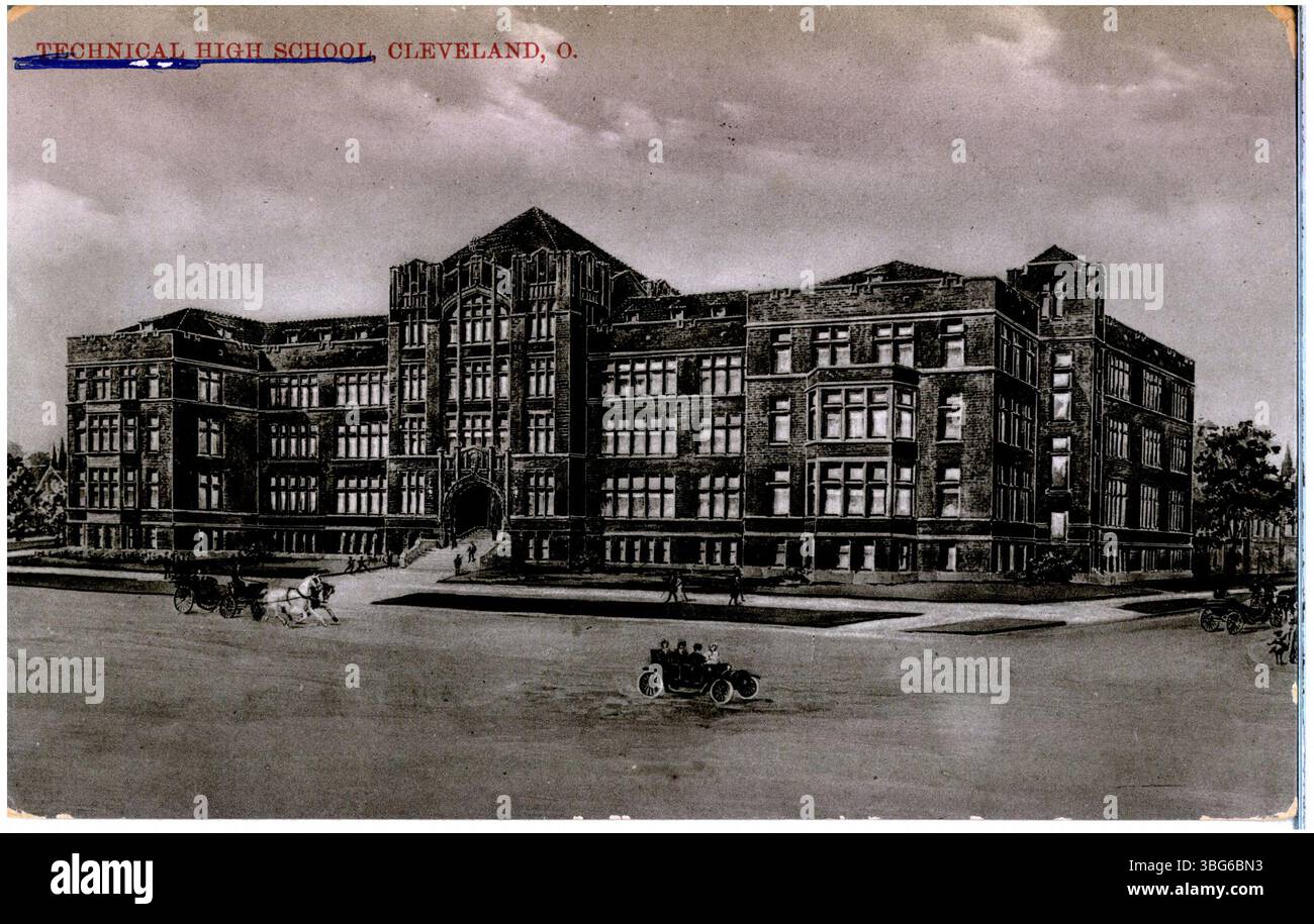 Photographie de 1908 du lycée technique de Cleveland, Ohio, montrant l’architecture du bâtiment et ses environs. Banque D'Images