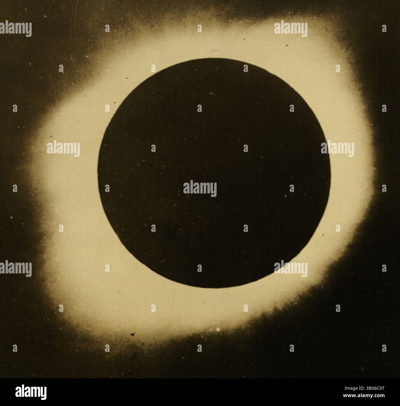 Cette photographie capture l'éclipse totale du soleil, prise à New York en septembre 1932, montrant le rare événement céleste dans son intégralité. Banque D'Images