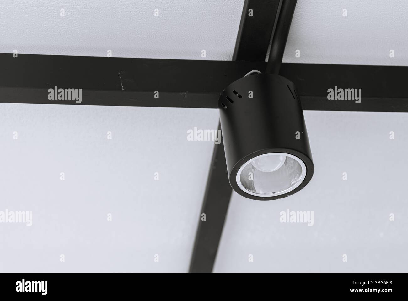 Plafonnier, Downlight installer au plafond toit à l'intérieur de la maison électricité design moderne. Banque D'Images