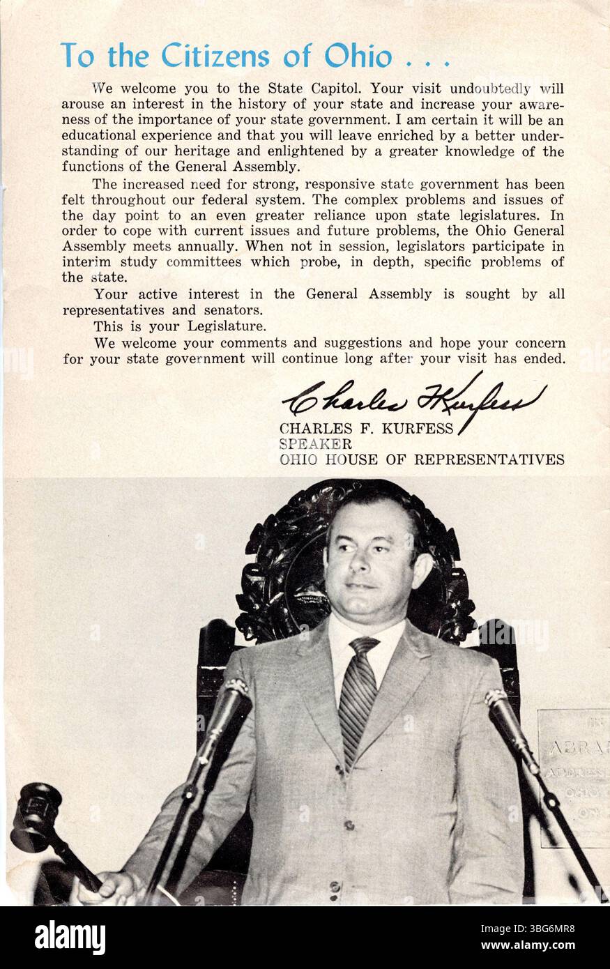 Cette brochure détaille l'histoire du gouvernement de l'Ohio et énumère les membres de la 109e Assemblée générale (1971-1972), couvrant les rôles politiques clés et la structure de la gouvernance de l'État. Banque D'Images