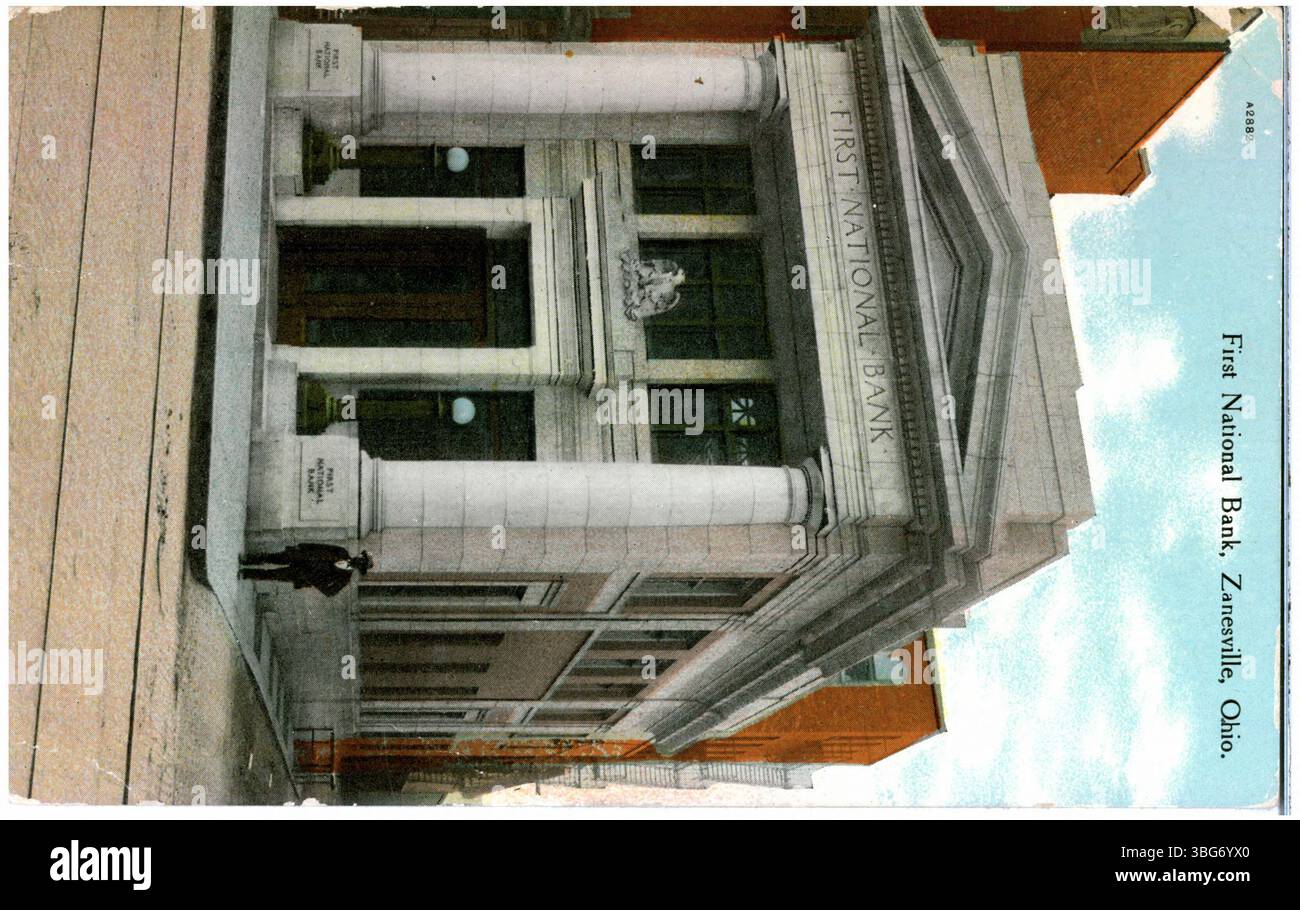 Une carte postale de 1910 couleurs représentant la First National Bank à Zanesville, Ohio, montrant la conception architecturale du bâtiment et son importance dans la ville. Banque D'Images