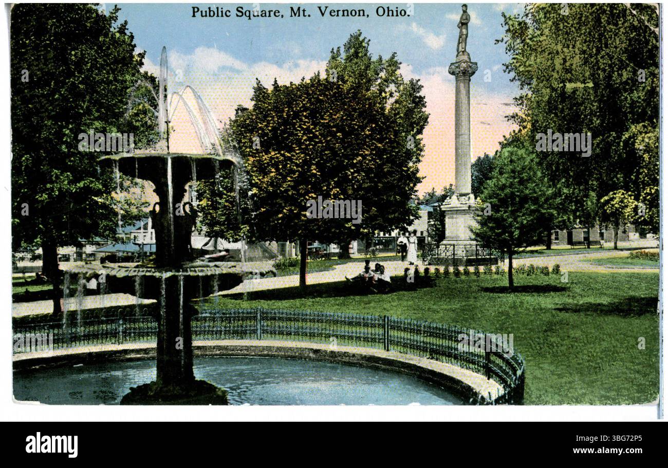 Cette impression en 1916 couleurs montre public Square à Mt. Vernon, Ohio, avec une fontaine et un monument aux soldats. Banque D'Images