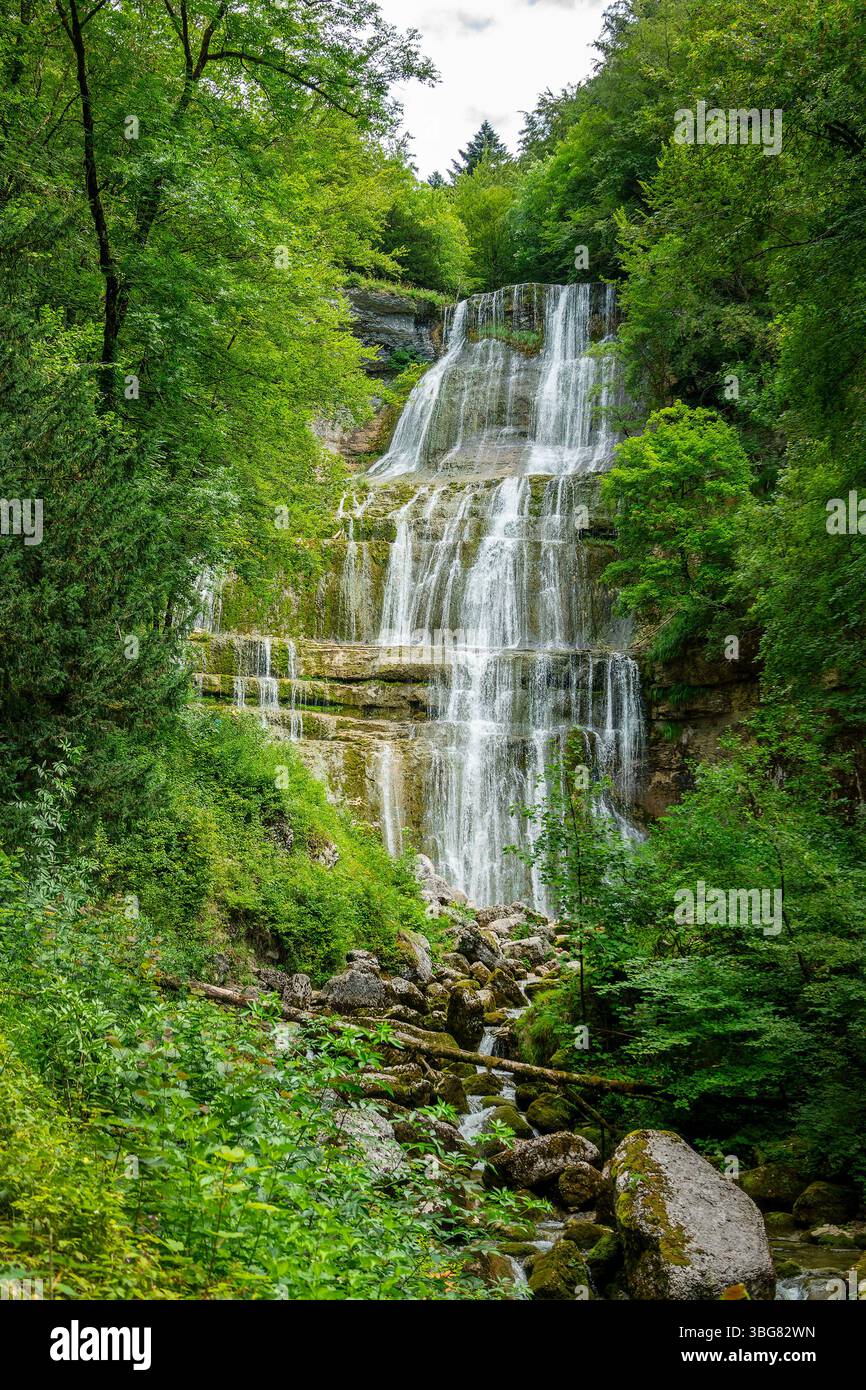 Cascades du Hérisson, célèbre monument local dans le Jura, France Banque D'Images