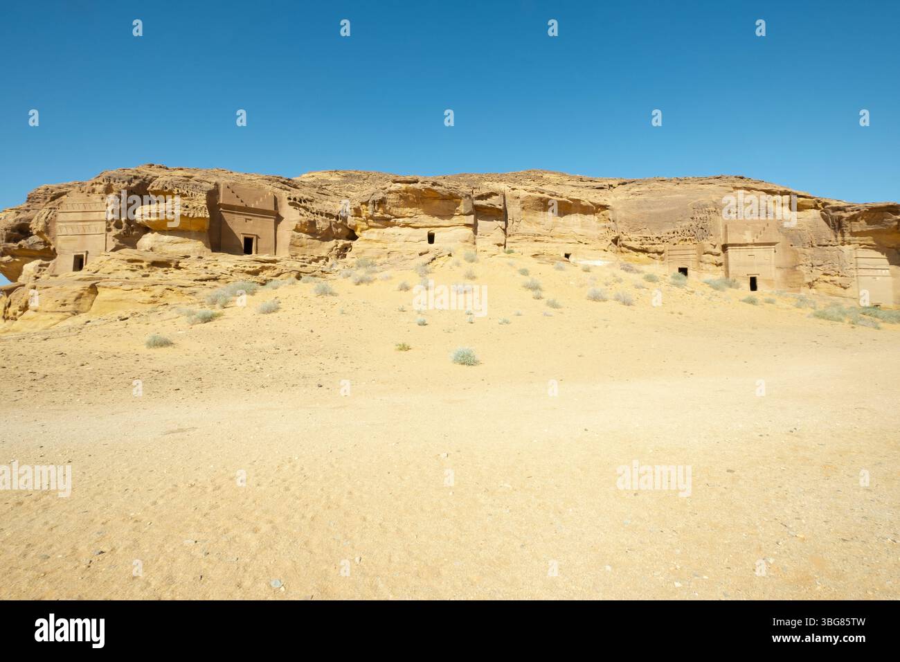 Tombes nécropolaires de Jabal al-ahmar sculptées dans des falaises de grès à Hegra, Arabie saoudite Banque D'Images